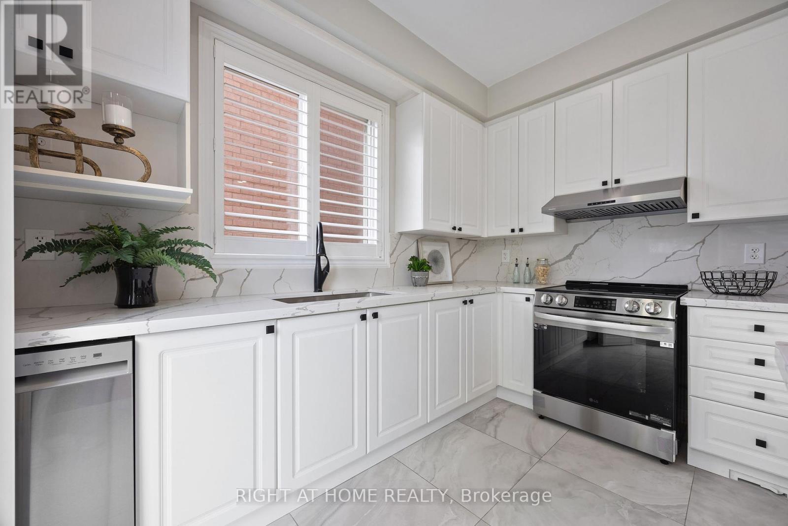 171 Edward Jeffreys Avenue, Markham, Ontario  L6E 2A3 - Photo 24 - N12165494