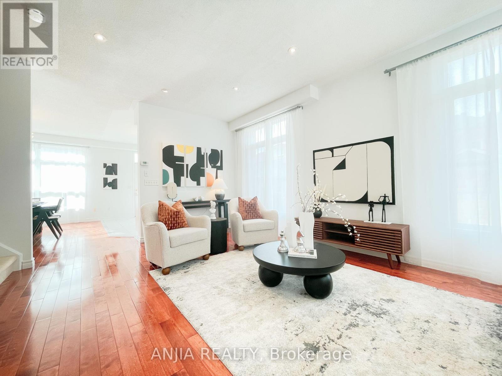 24 Crawford Street, Markham, Ontario  L6C 2L4 - Photo 10 - N12165502