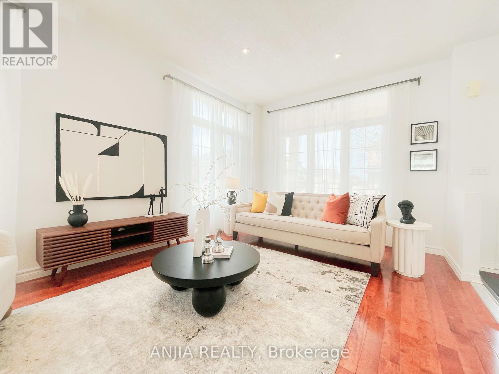 24 Crawford Street, Markham, Ontario  L6C 2L4 - Photo 11 - N12165502