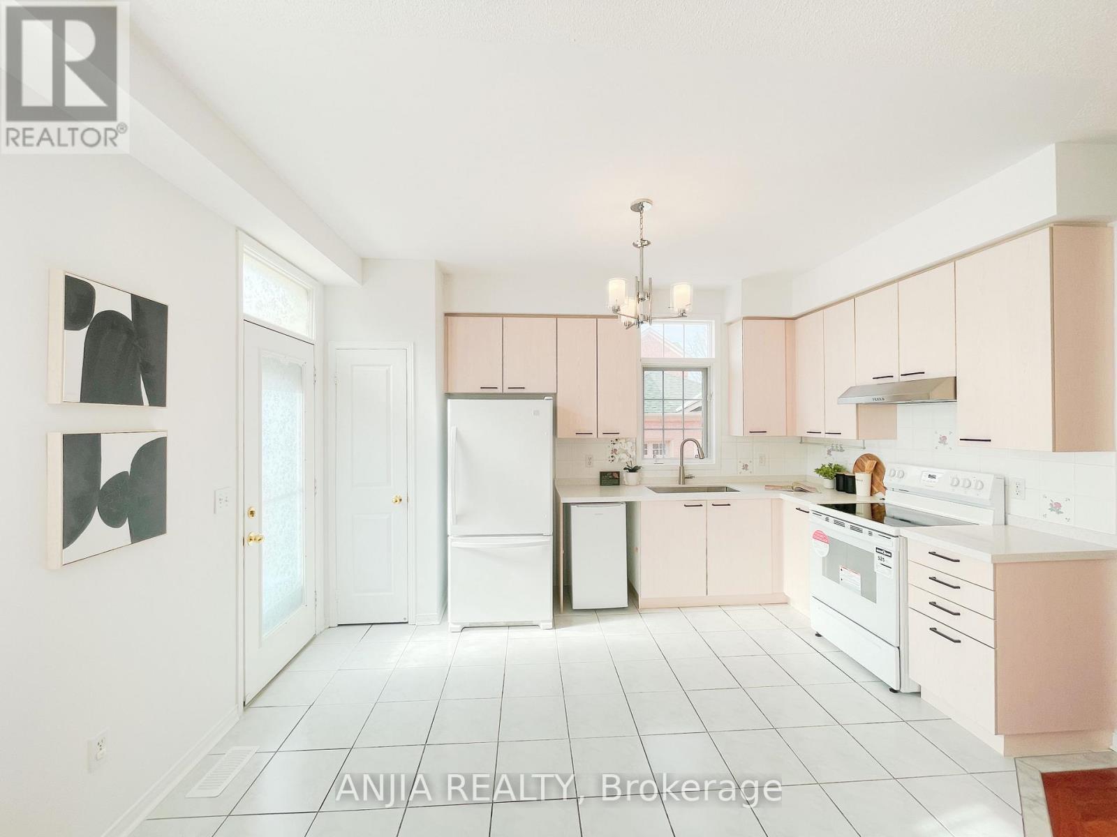 24 Crawford Street, Markham, Ontario  L6C 2L4 - Photo 17 - N12165502