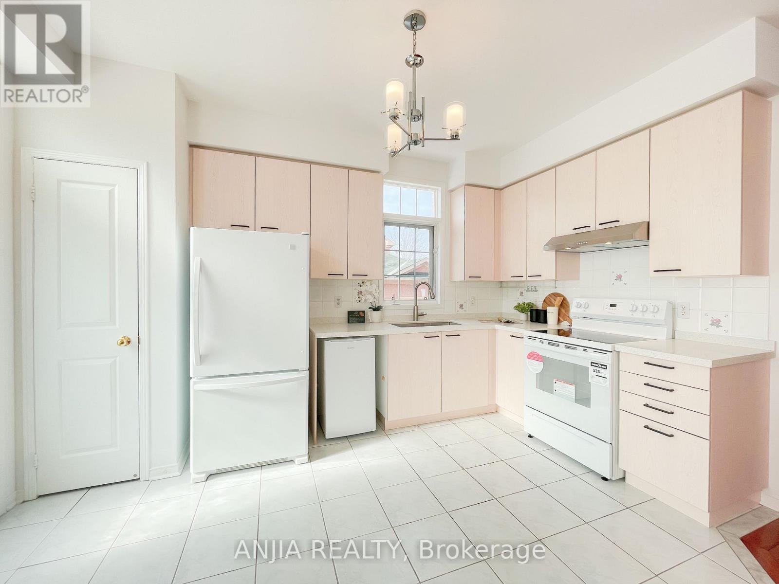 24 Crawford Street, Markham, Ontario  L6C 2L4 - Photo 19 - N12165502
