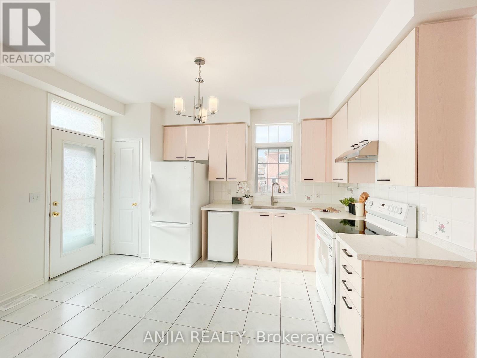 24 Crawford Street, Markham, Ontario  L6C 2L4 - Photo 20 - N12165502