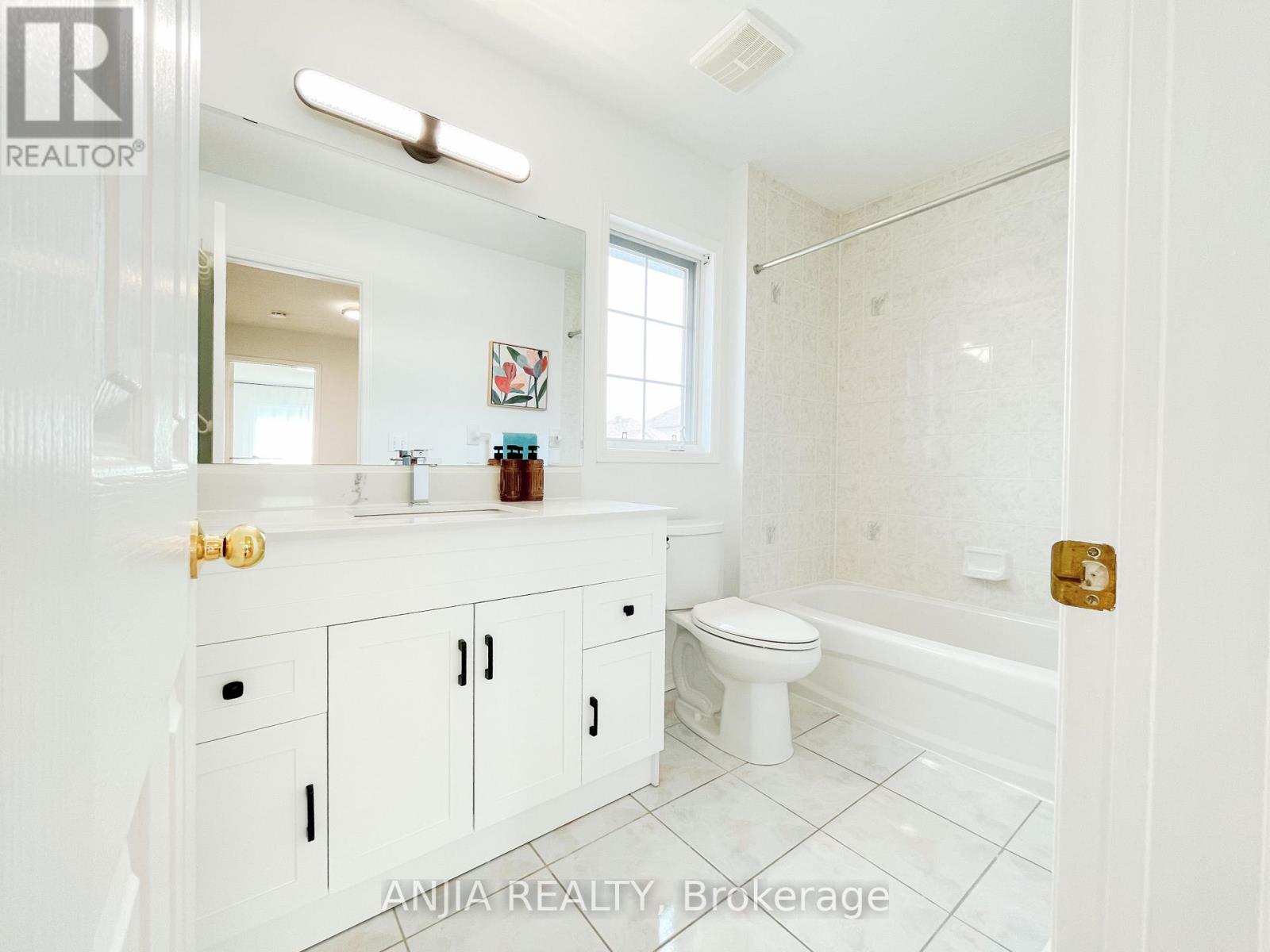 24 Crawford Street, Markham, Ontario  L6C 2L4 - Photo 42 - N12165502