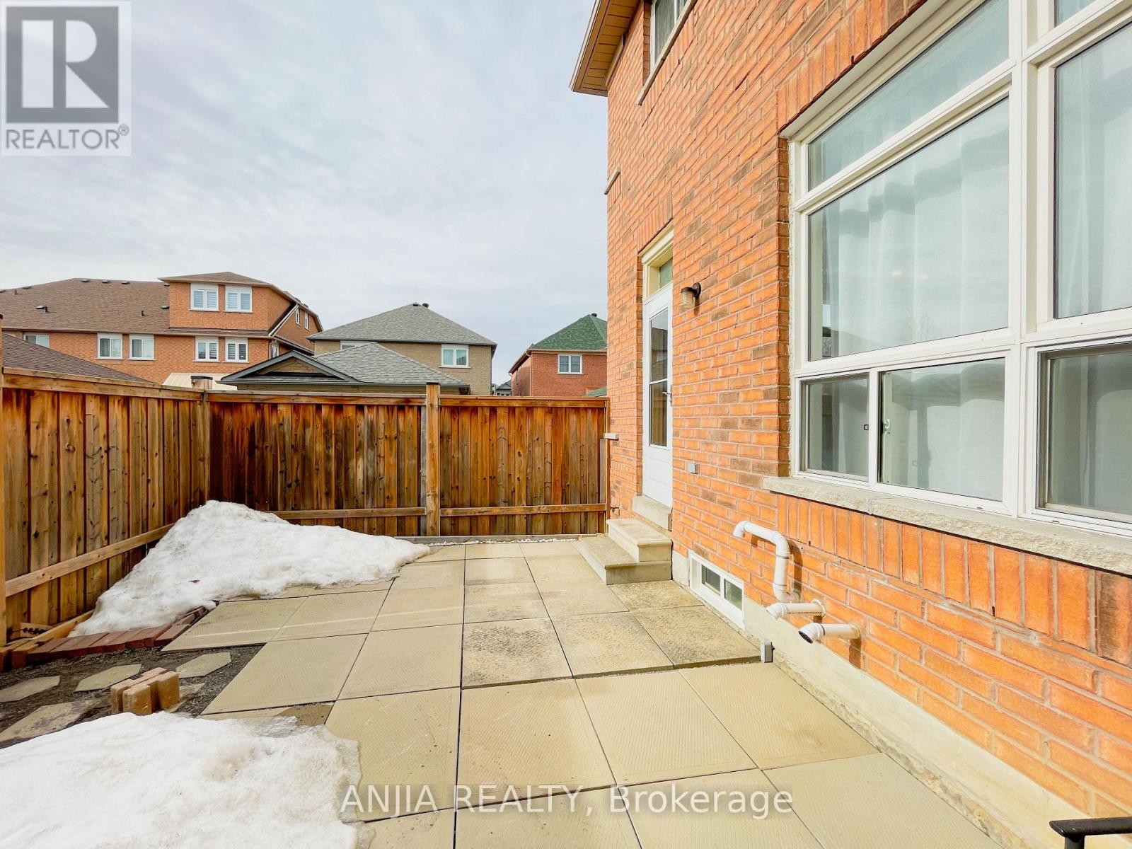 24 Crawford Street, Markham, Ontario  L6C 2L4 - Photo 47 - N12165502