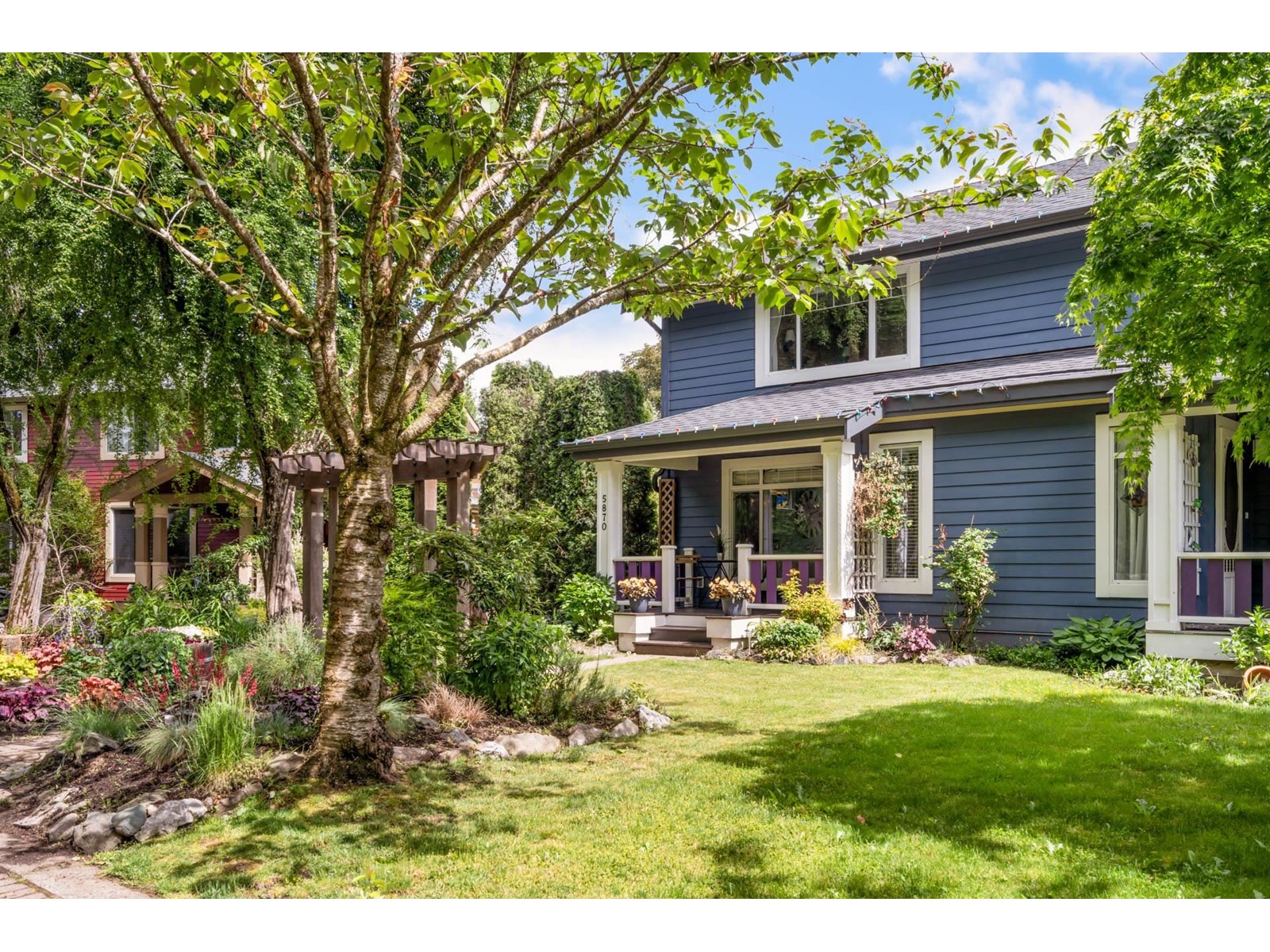 Property at 5870 CHEAMVIEW CRESCENT image 4