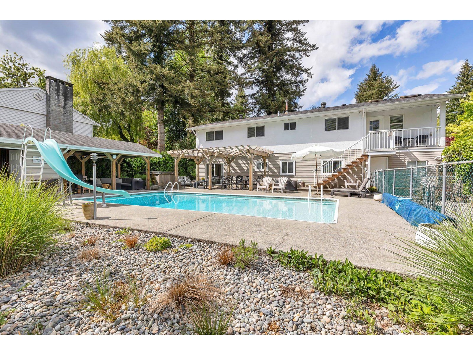Property at 29518 SUNVALLEY CRESCENT image 2