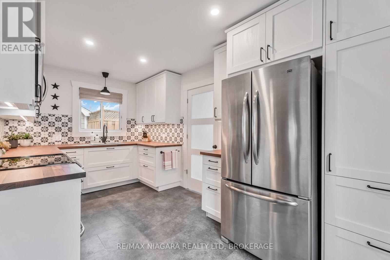 433 Davis Street, Port Colborne (Killaly East), Ontario  L3K 1Z7 - Photo 1 - X12165574