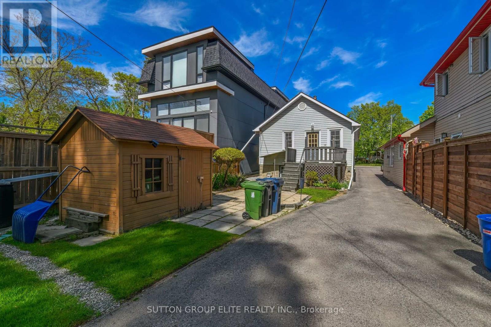 54 Thirty First Street, Toronto, Ontario  M8W 3E9 - Photo 8 - W12165402