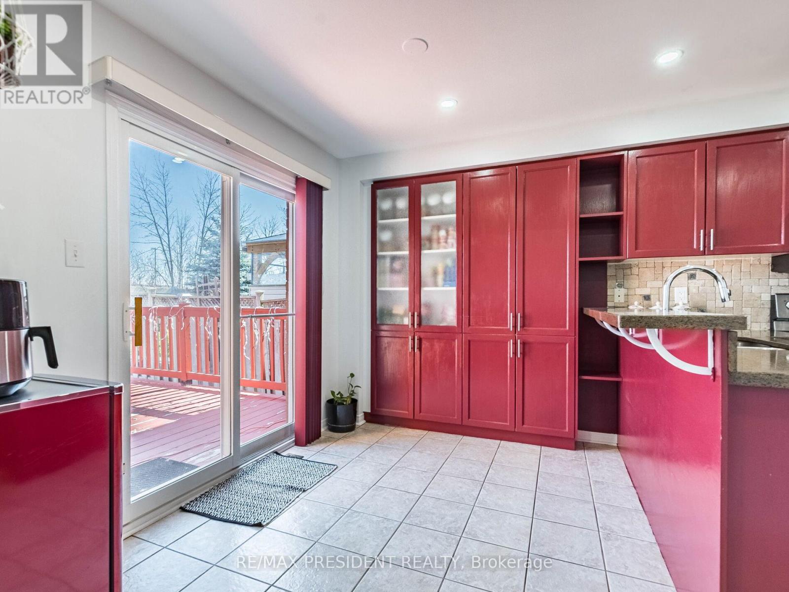 36 Prince Crescent, Brampton, Ontario  L7A 2C9 - Photo 10 - W12165409