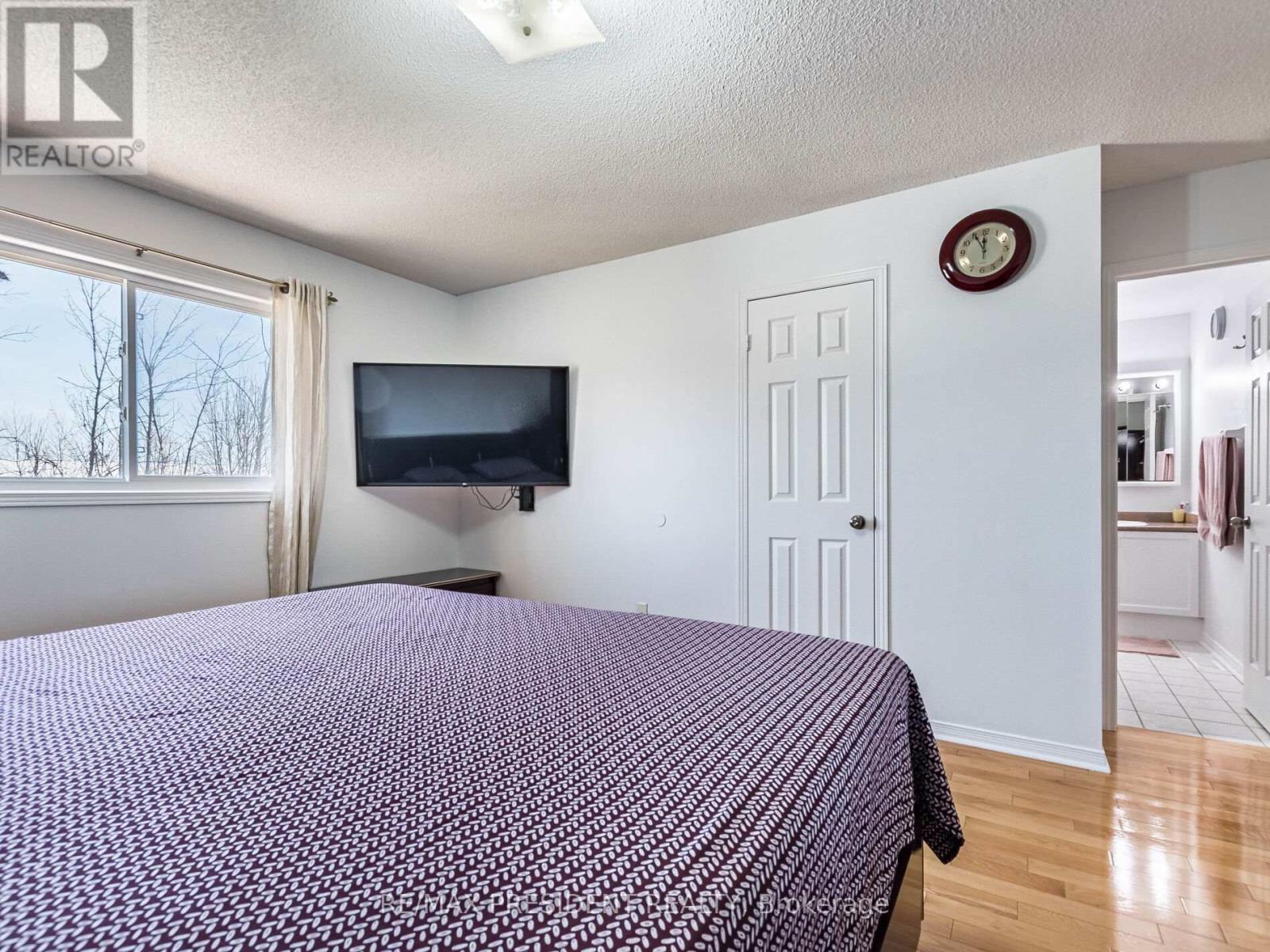 36 Prince Crescent, Brampton, Ontario  L7A 2C9 - Photo 16 - W12165409