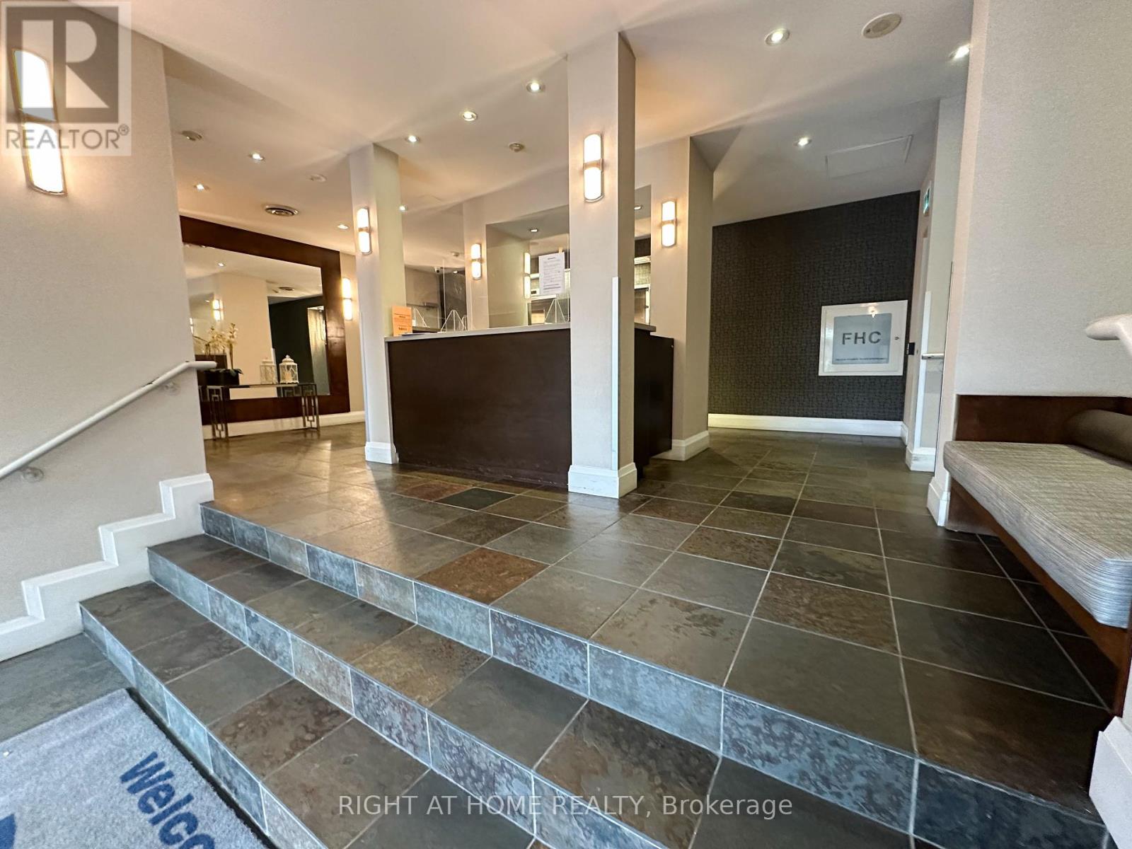 Property at 702 - 2088 LAWRENCE AVENUE W image 3
