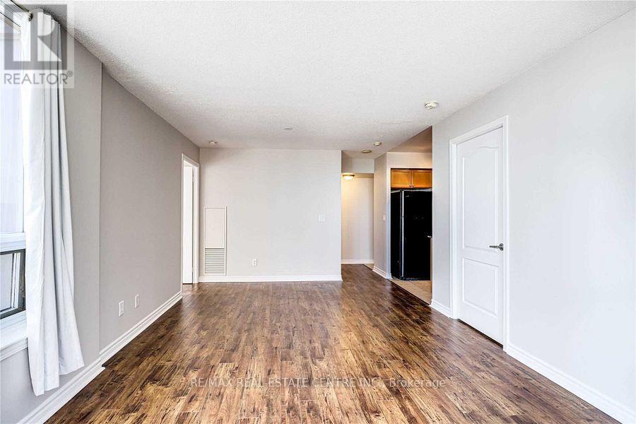 2202 - 4090 Living Arts Drive, Mississauga, Ontario  L5B 4M8 - Photo 12 - W12165430