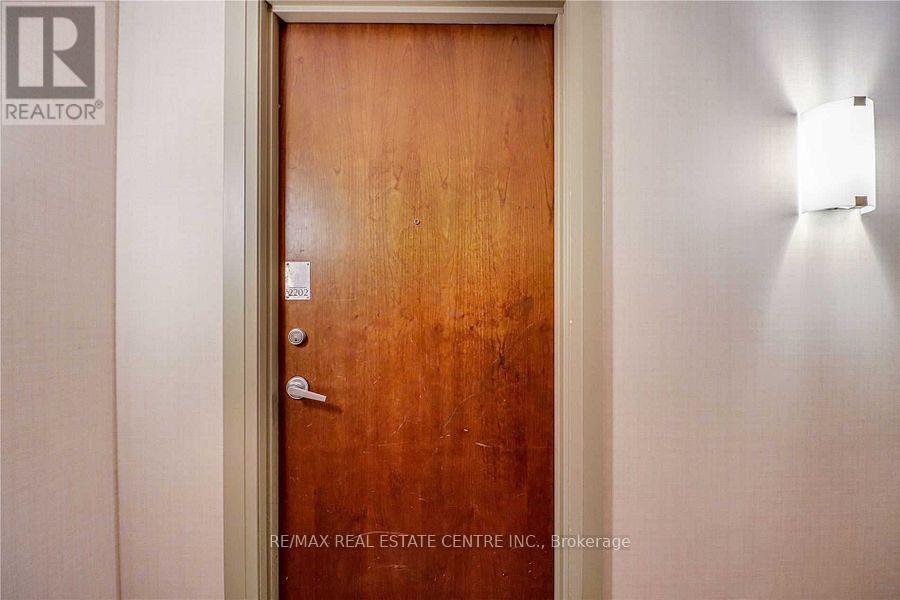 2202 - 4090 Living Arts Drive, Mississauga, Ontario  L5B 4M8 - Photo 8 - W12165430