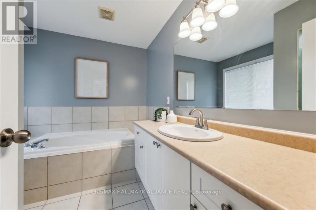 789 Irving Terrace, Milton, Ontario  L9T 6H2 - Photo 19 - W12165487