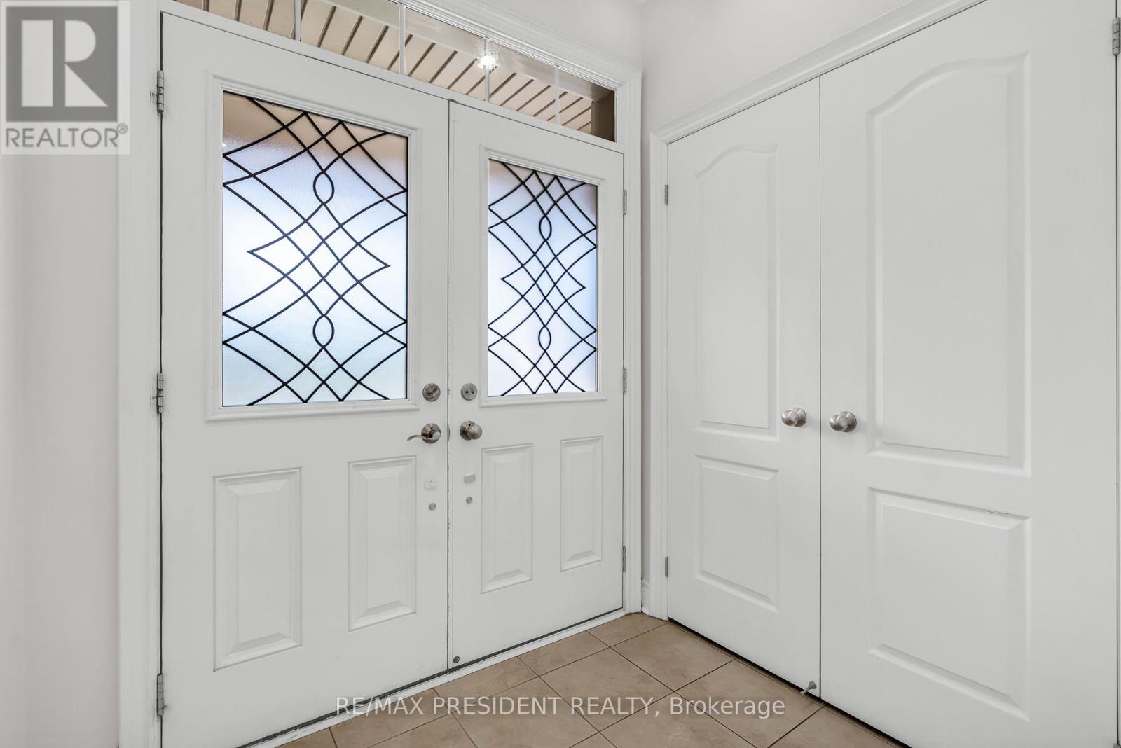 41 Bassett Crescent, Brampton, Ontario  L6X 5G1 - Photo 4 - W12165492