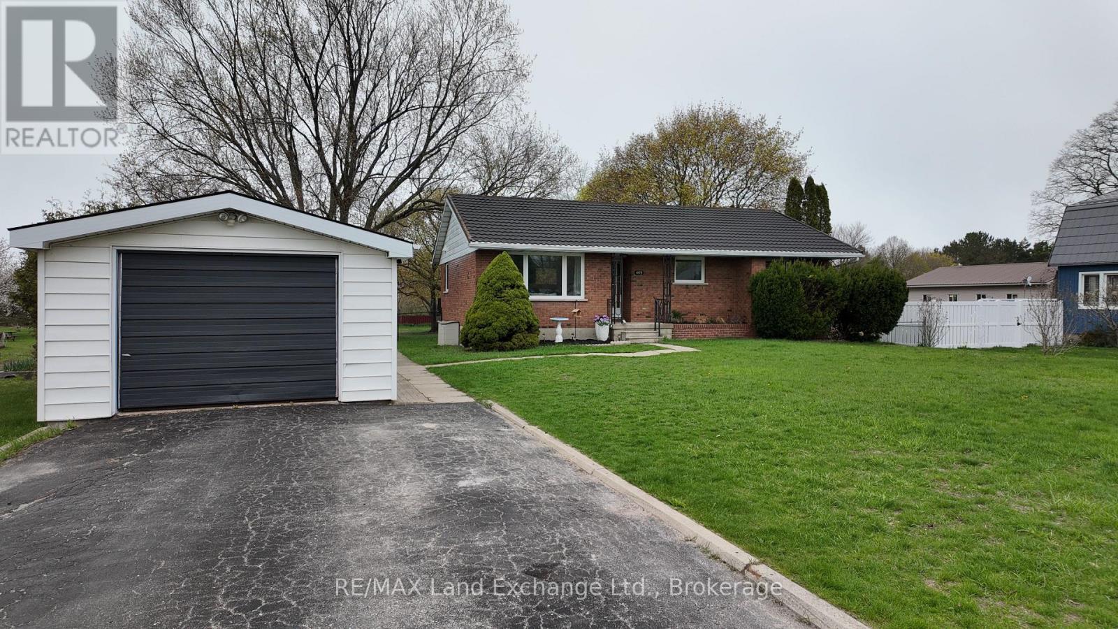 402 QUEEN STREET, Kincardine, Ontario