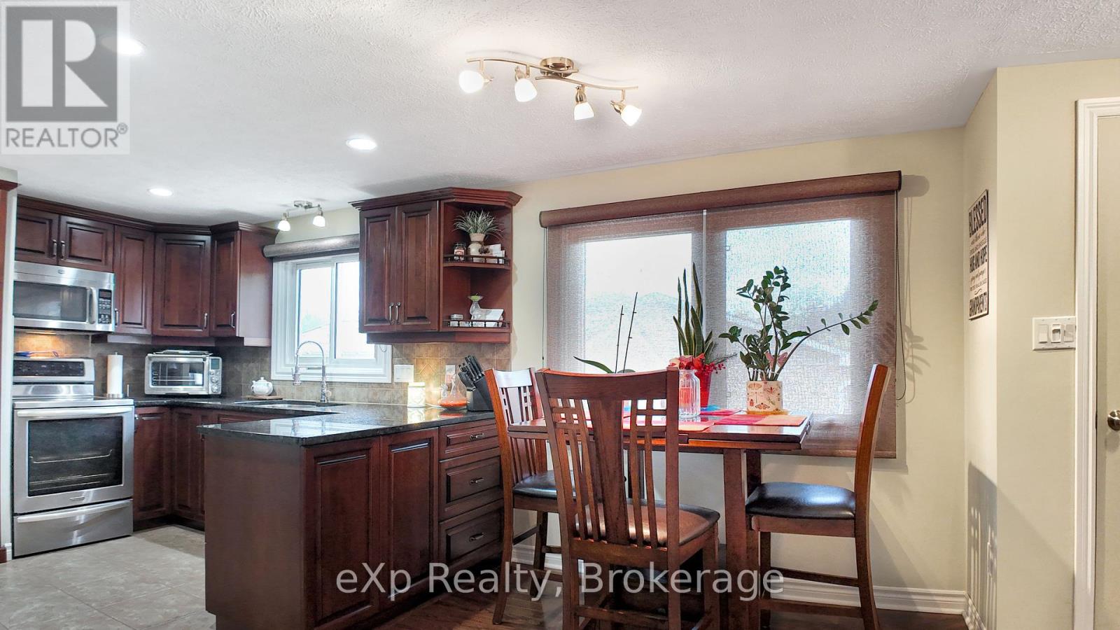 12 Karin Crescent, Brockton, Ontario  N0G 2V0 - Photo 10 - X12165635