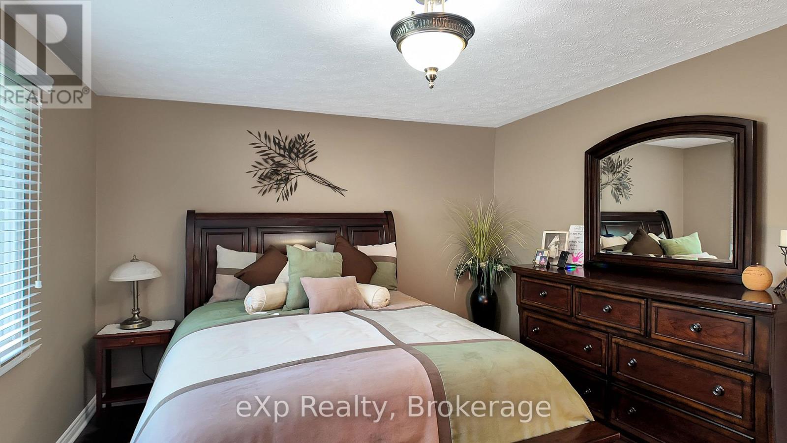12 Karin Crescent, Brockton, Ontario  N0G 2V0 - Photo 17 - X12165635
