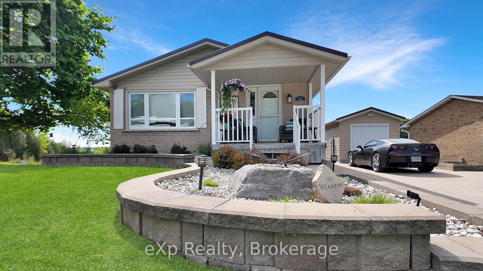 12 Karin Crescent, Brockton, Ontario  N0G 2V0 - Photo 5 - X12165635