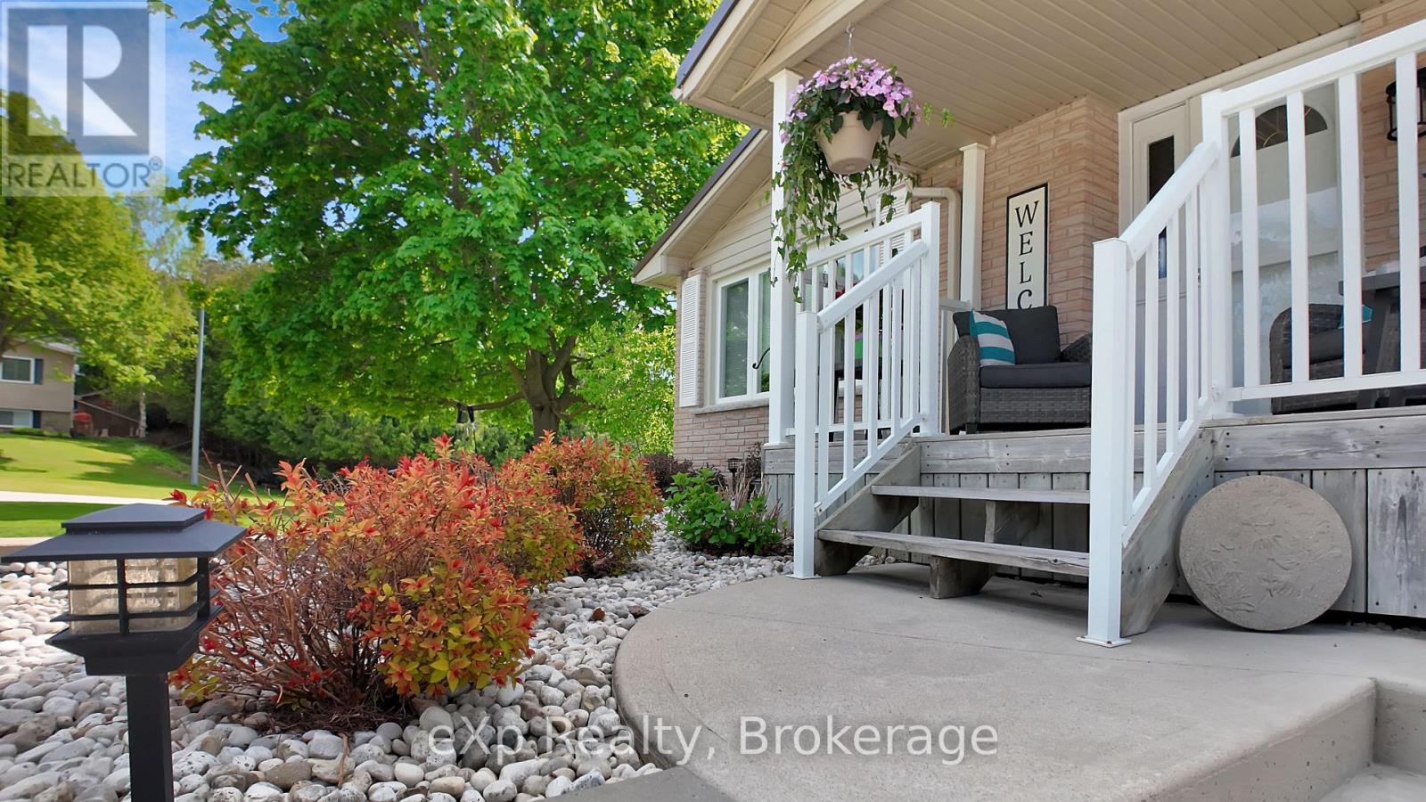 12 Karin Crescent, Brockton, Ontario  N0G 2V0 - Photo 6 - X12165635