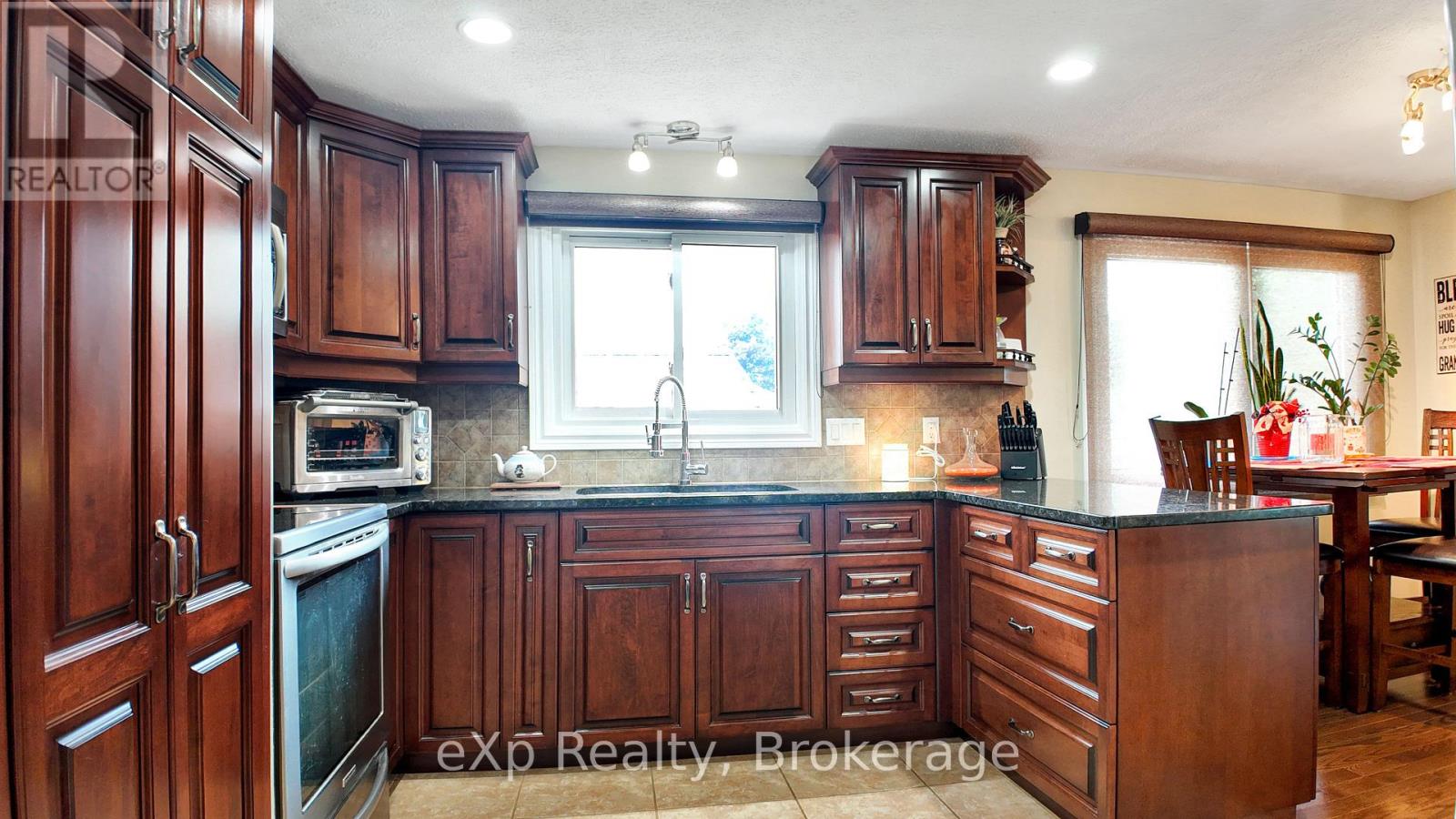 12 Karin Crescent, Brockton, Ontario  N0G 2V0 - Photo 8 - X12165635