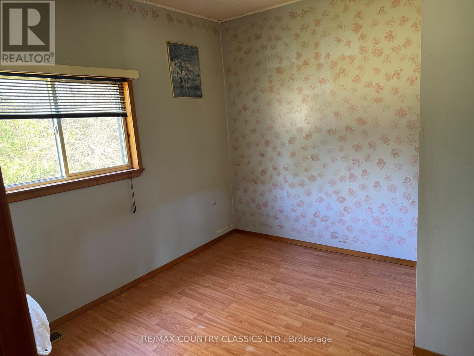 929 Musclow Greenview Road, Hastings Highlands, Ontario  K0L 1C0 - Photo 7 - X12165622