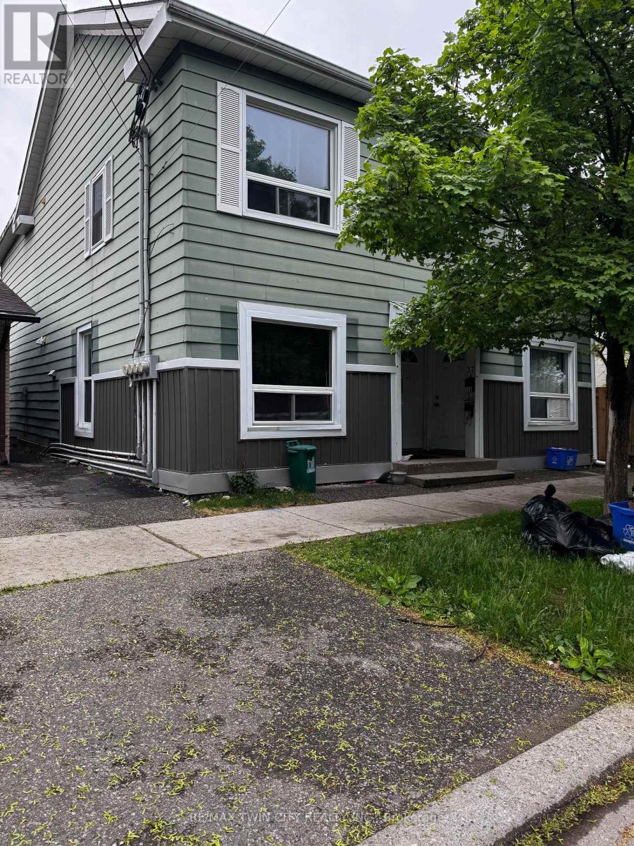 37 & 39 Pearl Street, Brantford, Ontario  N3T 3N5 - Photo 5 - X12165520