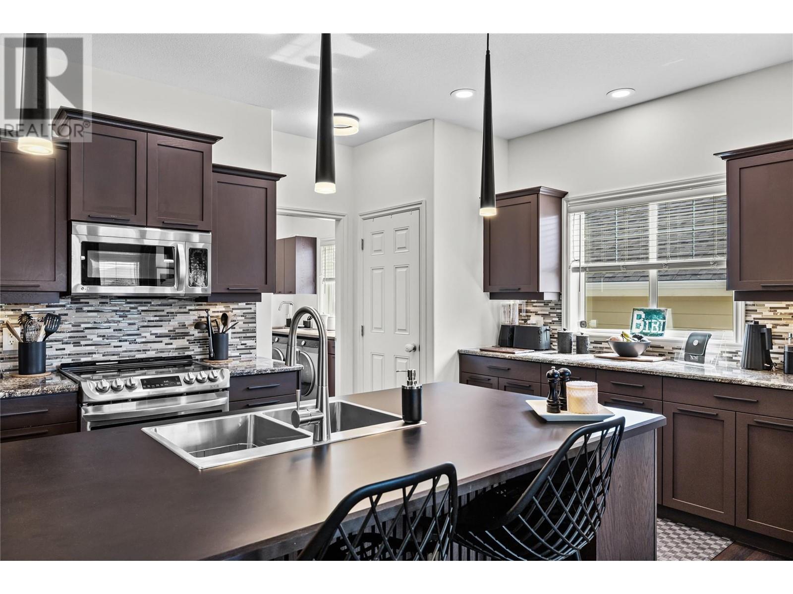 355 Mccarren Avenue, Kelowna, British Columbia  V1W 4W3 - Photo 6 - 10348658