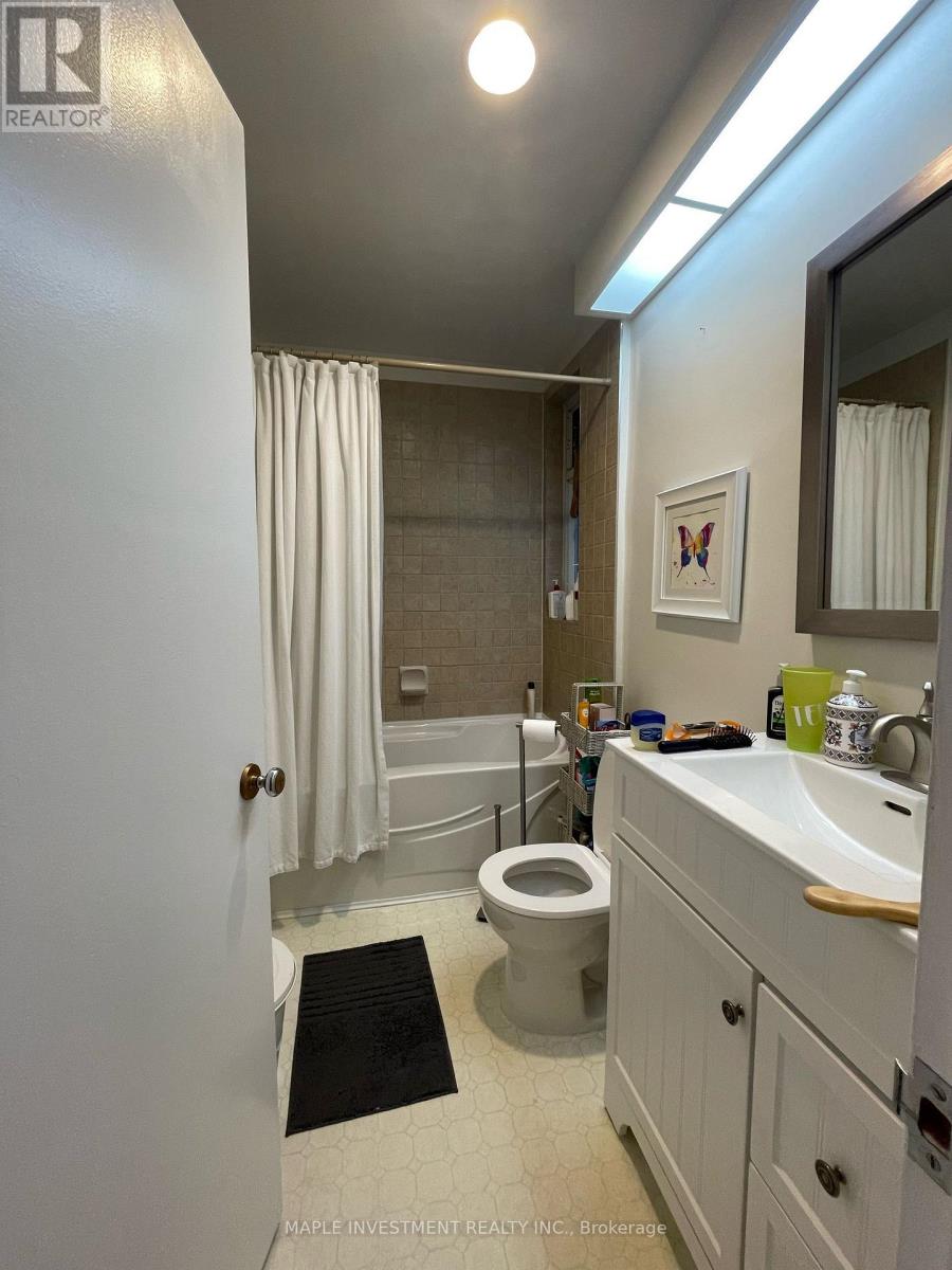 70 Broadpath Road, Toronto, Ontario  M3C 2B5 - Photo 18 - C12050545