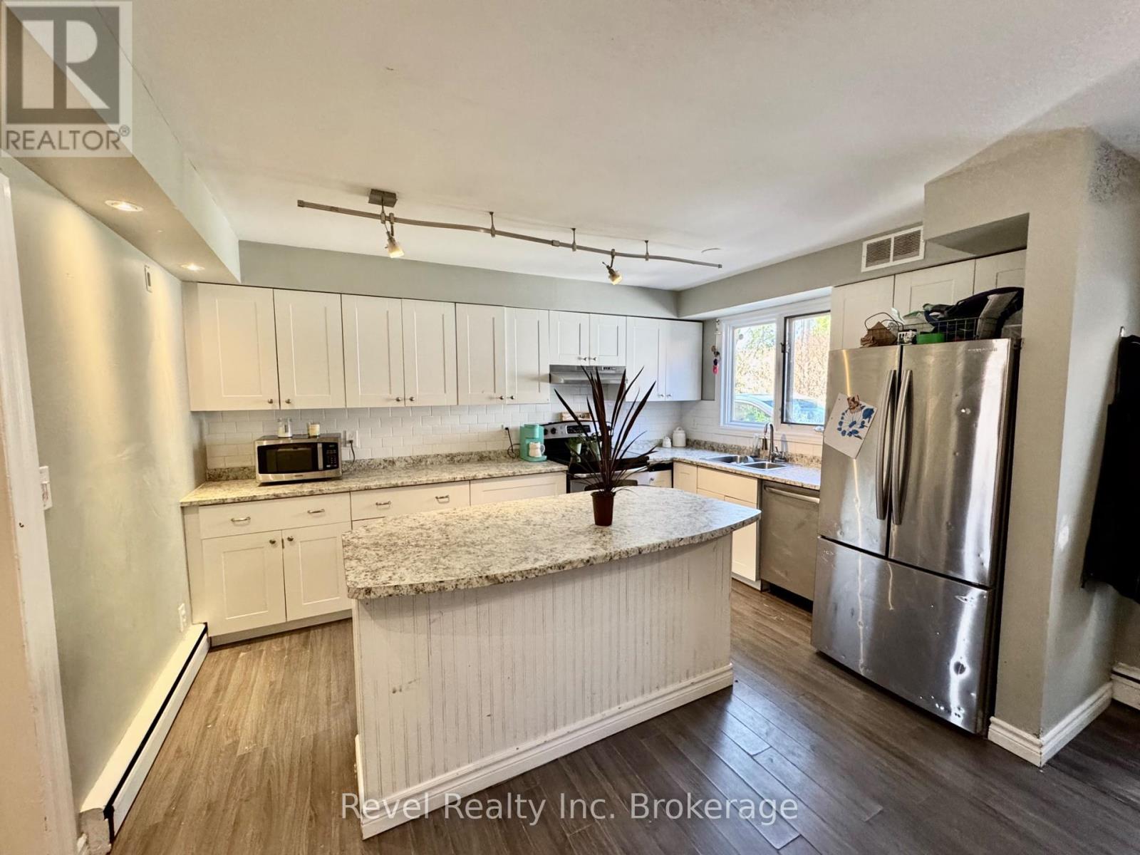 671 Ann Street, North Bay, Ontario  P1B 5L7 - Photo 11 - X12165567
