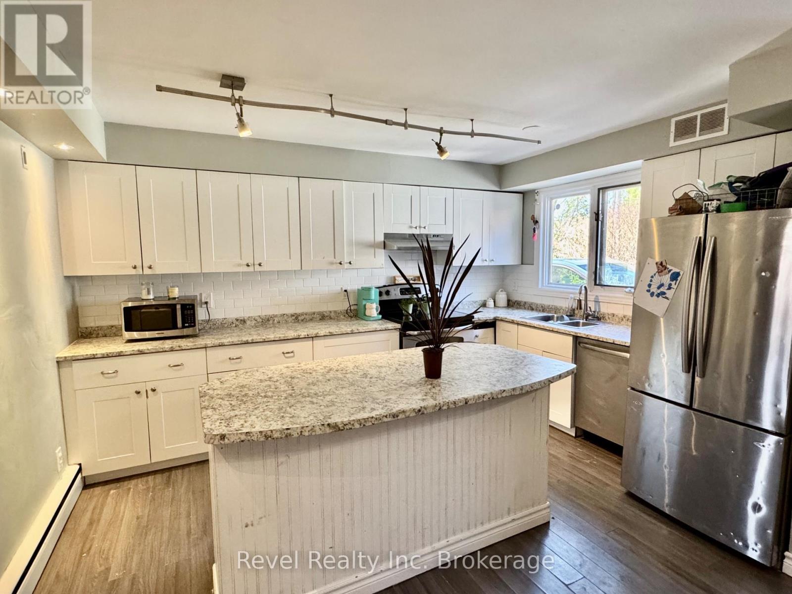671 Ann Street, North Bay, Ontario  P1B 5L7 - Photo 12 - X12165567