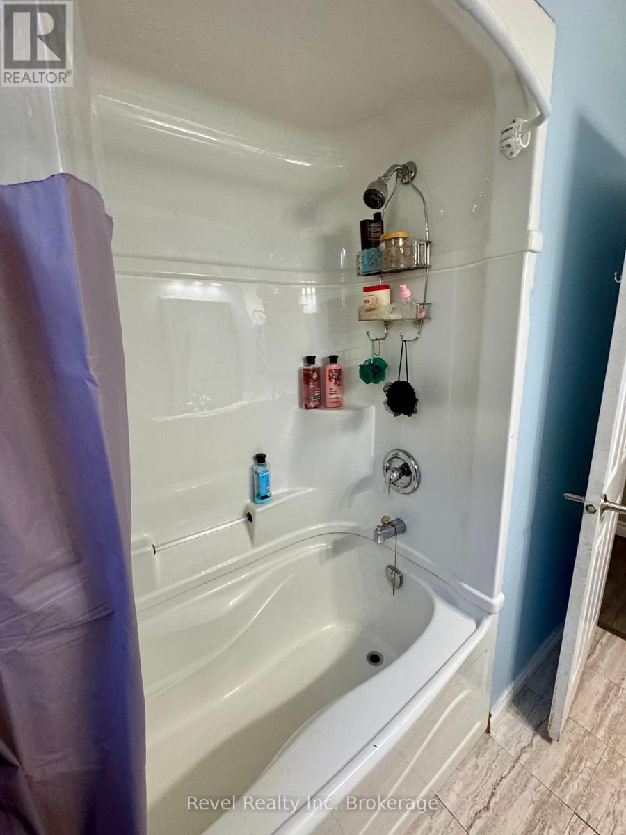671 Ann Street, North Bay, Ontario  P1B 5L7 - Photo 17 - X12165567