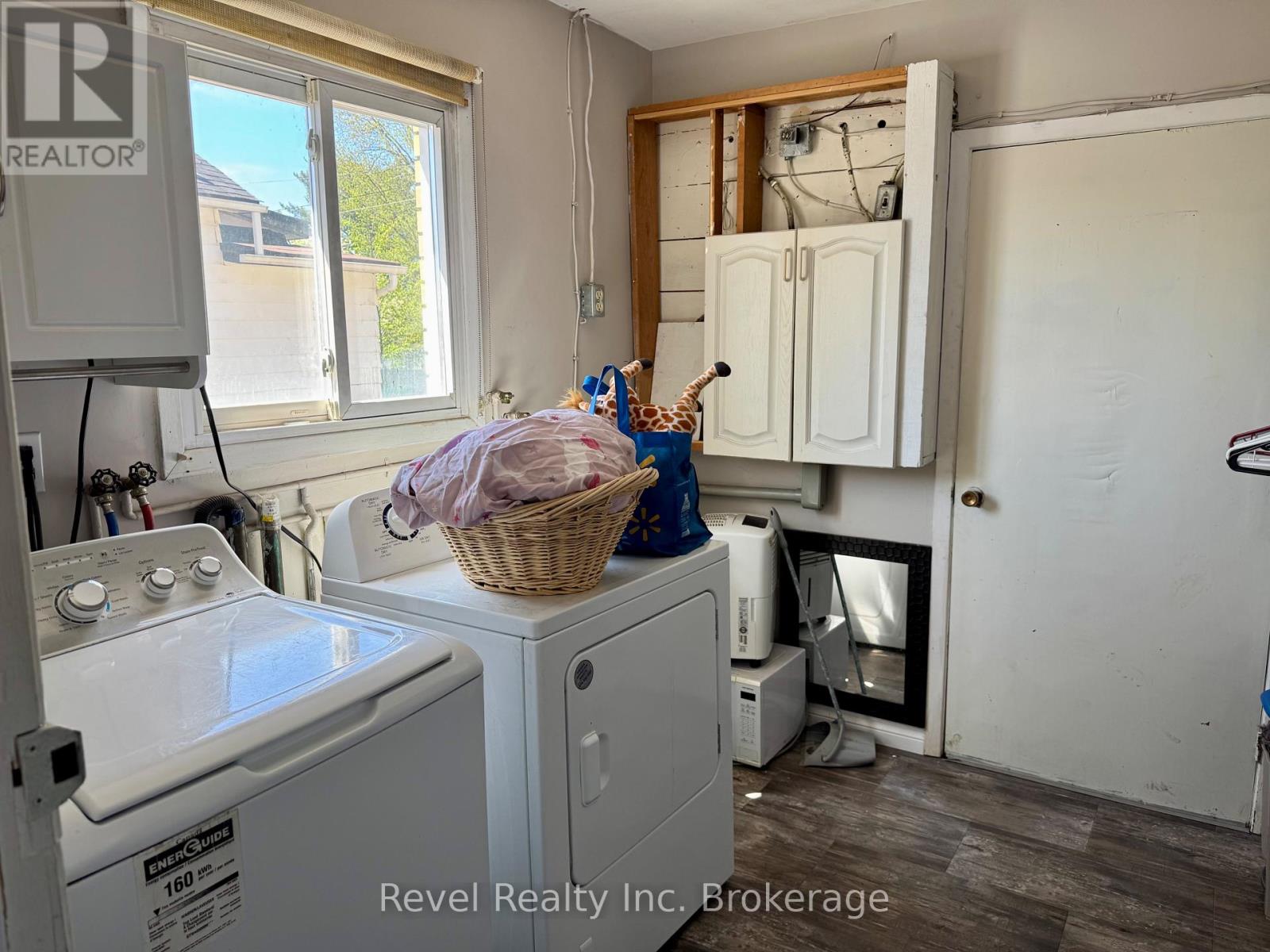 671 Ann Street, North Bay, Ontario  P1B 5L7 - Photo 8 - X12165567