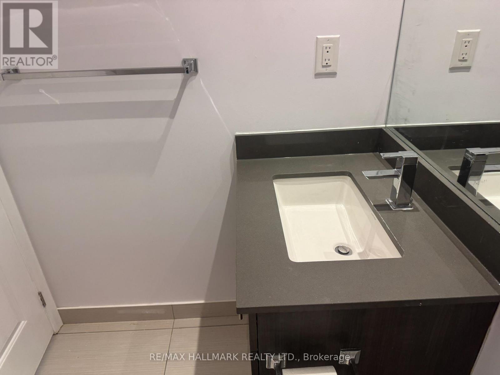 815 - 400 Adelaide Street E, Toronto, Ontario  M5A 4S3 - Photo 8 - C12028881