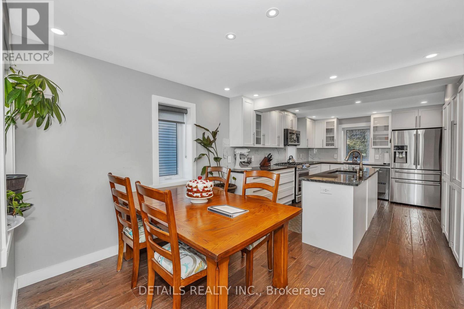84 Eastpark Drive, Ottawa, Ontario  K1B 4A4 - Photo 9 - X12136455