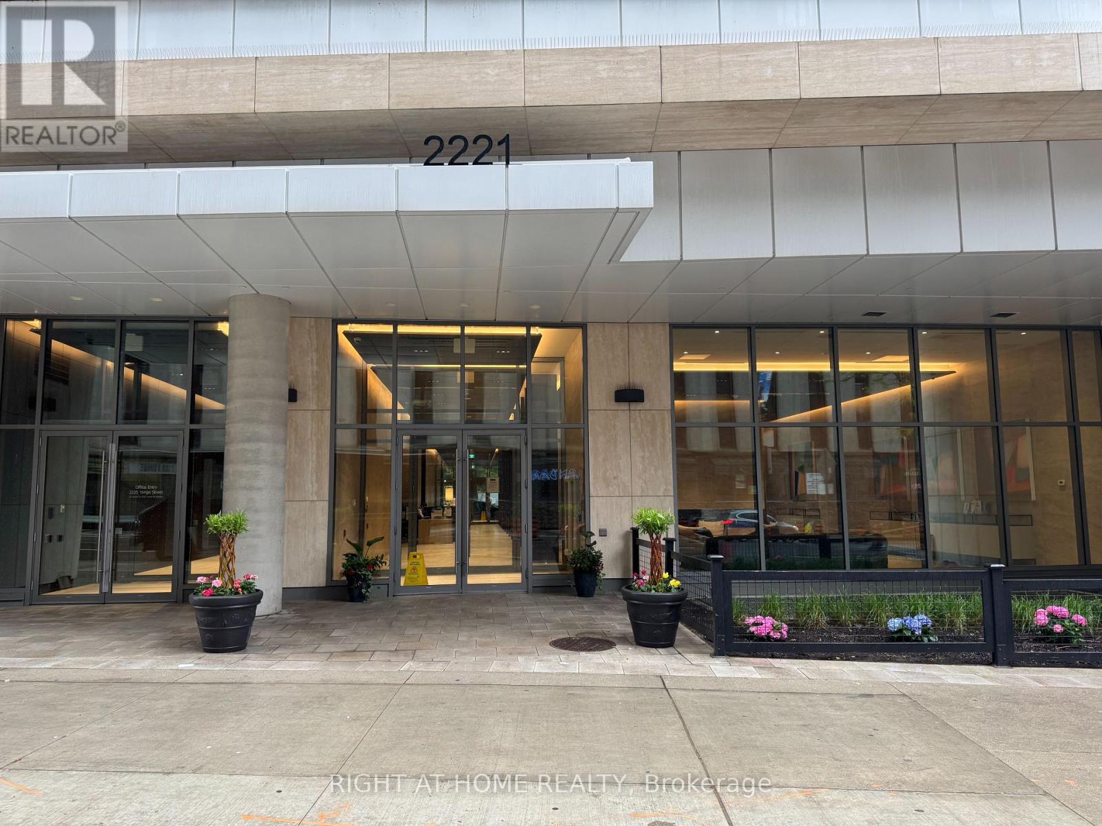 4805 - 2221 Yonge Street, Toronto, Ontario  M4S 2B4 - Photo 1 - C12161342