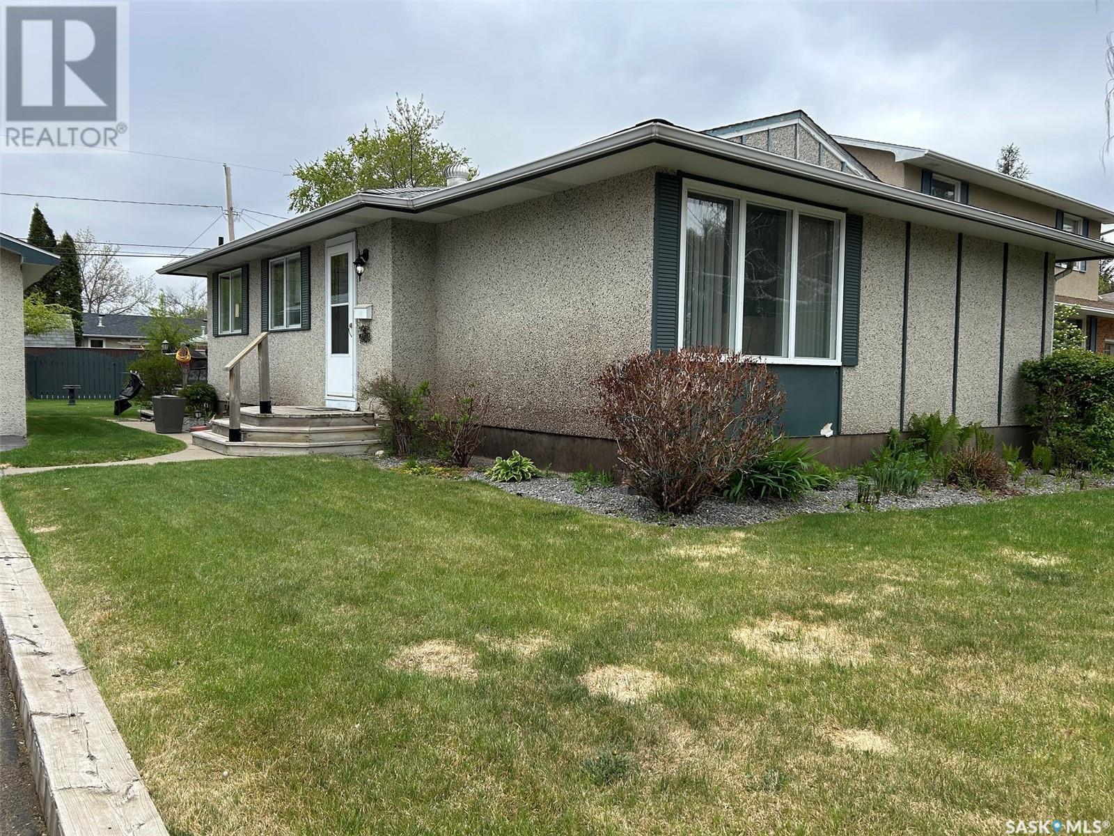 8916 17th AVENUE, North Battleford, Saskatchewan