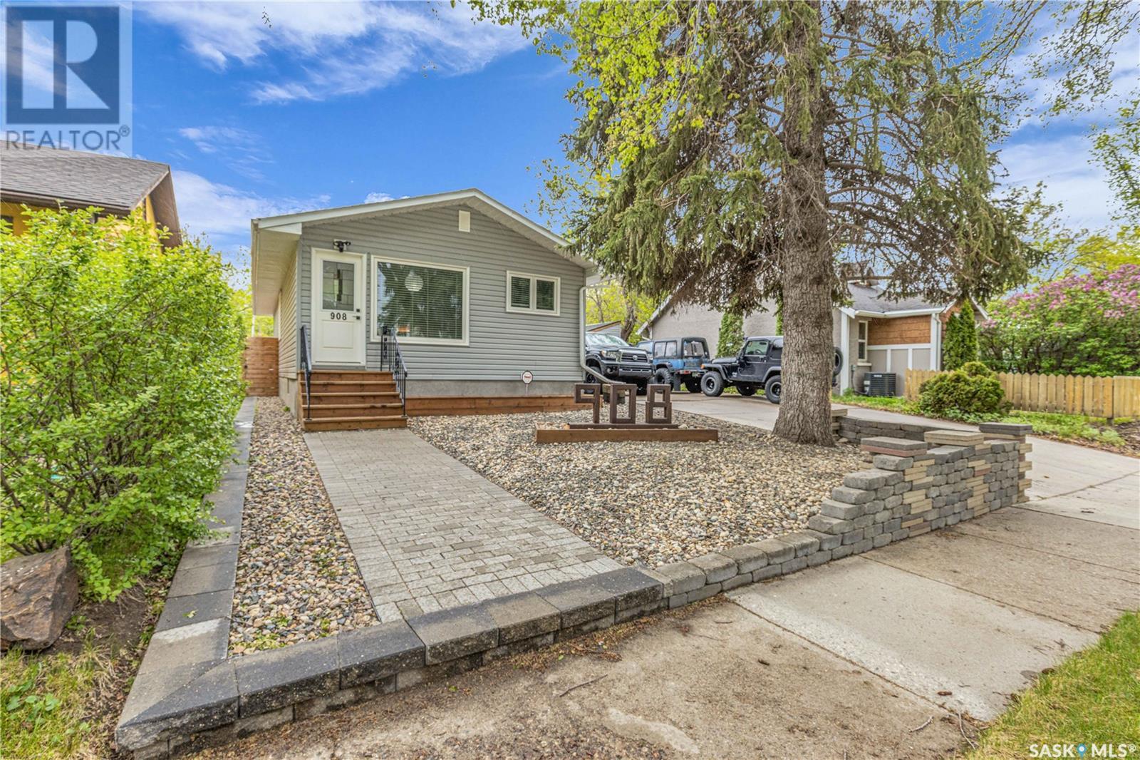 Property at 908 I AVENUE N image 3