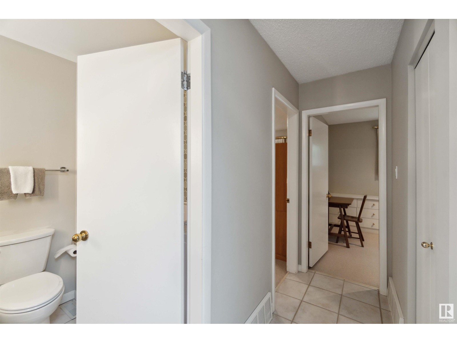 Property at 4727 139 ST NW image 3