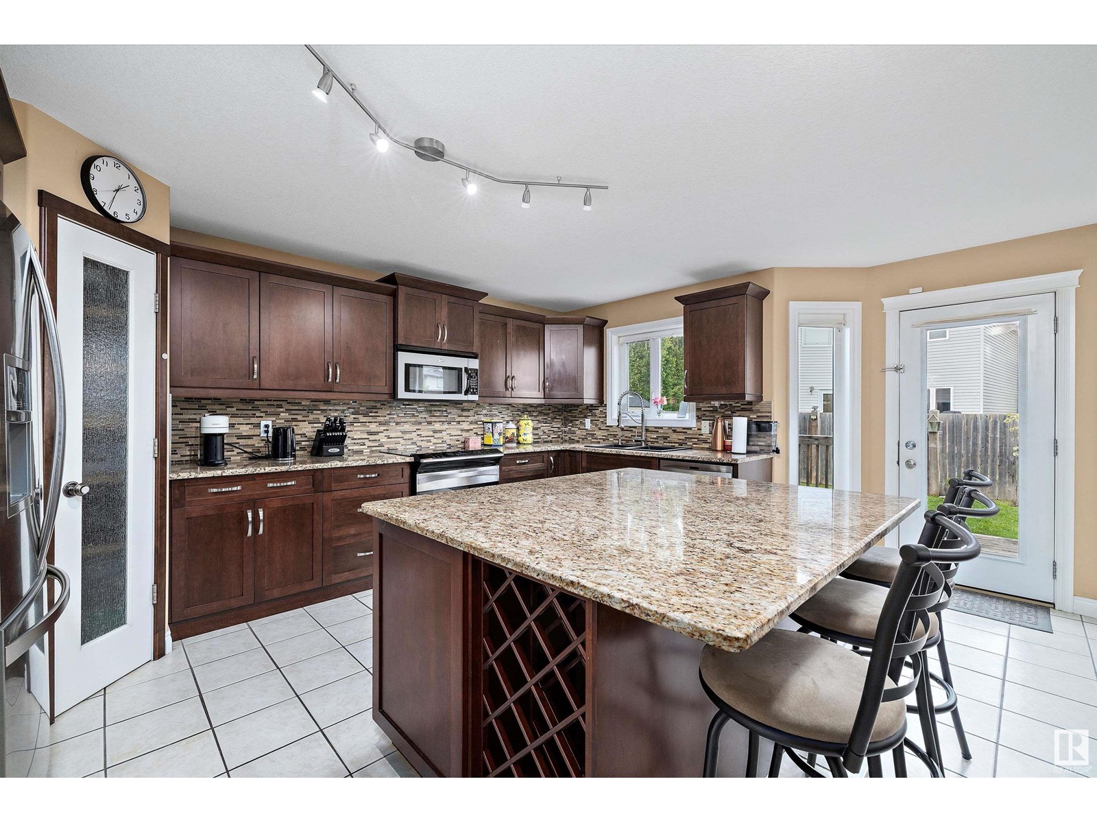 Property at 17936 87 ST NW image 4