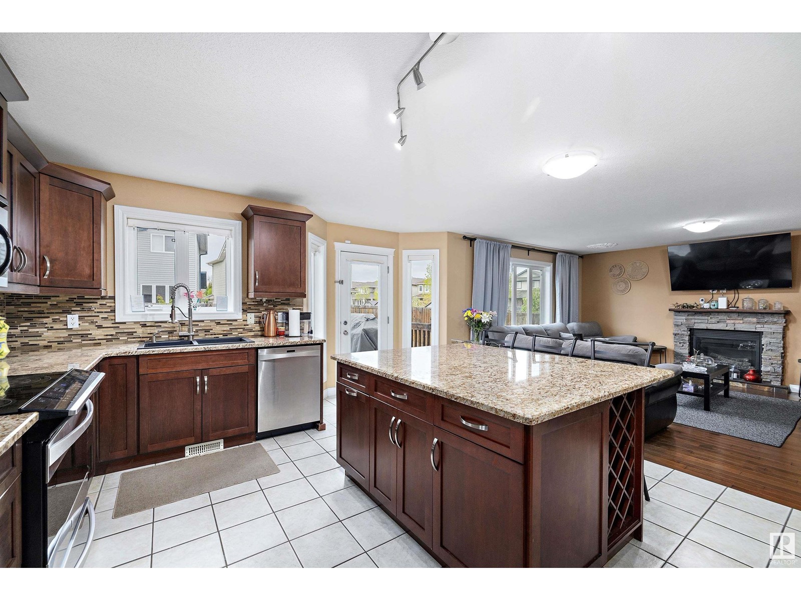 Property at 17936 87 ST NW image 1