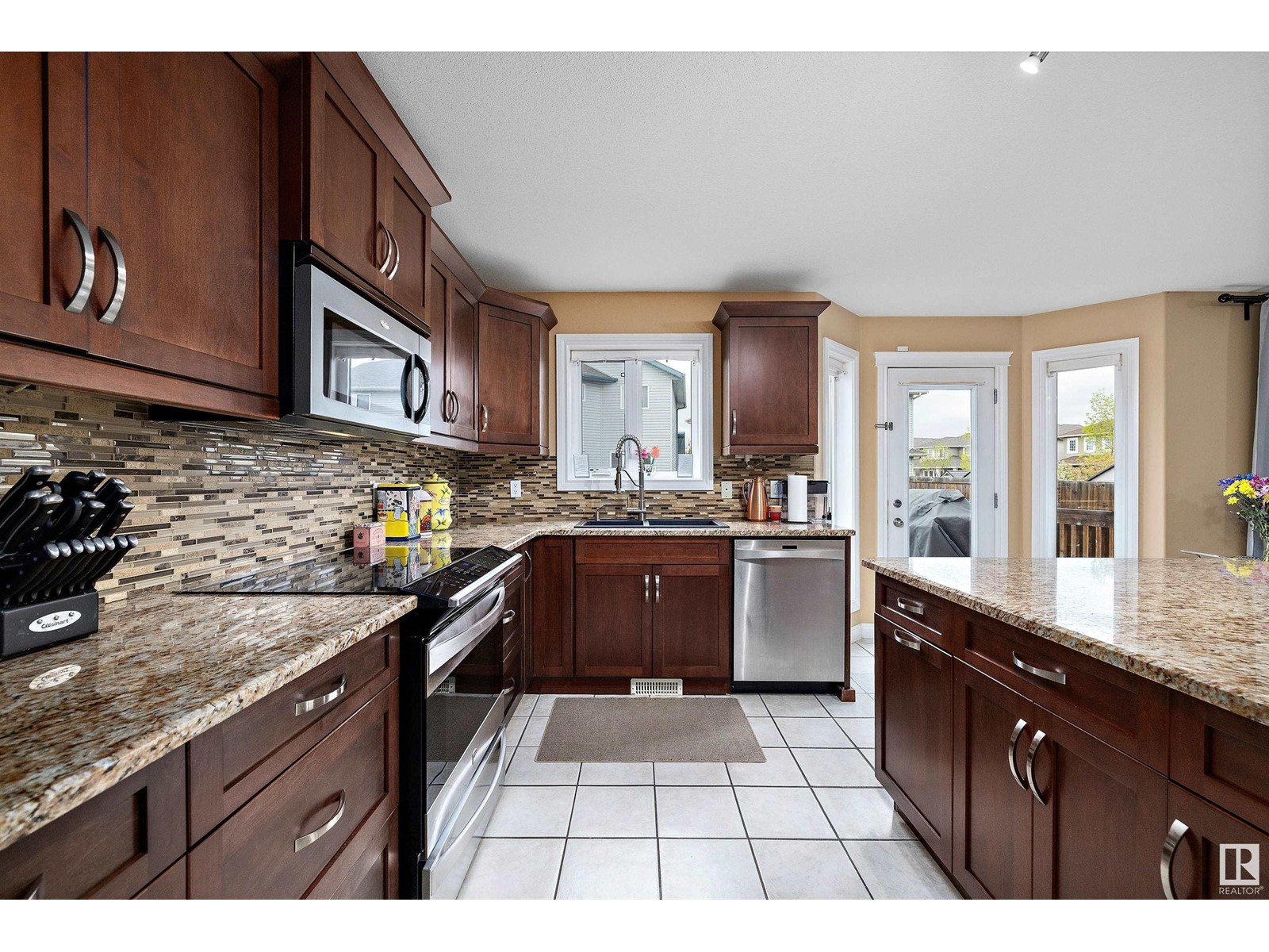 Property at 17936 87 ST NW image 2