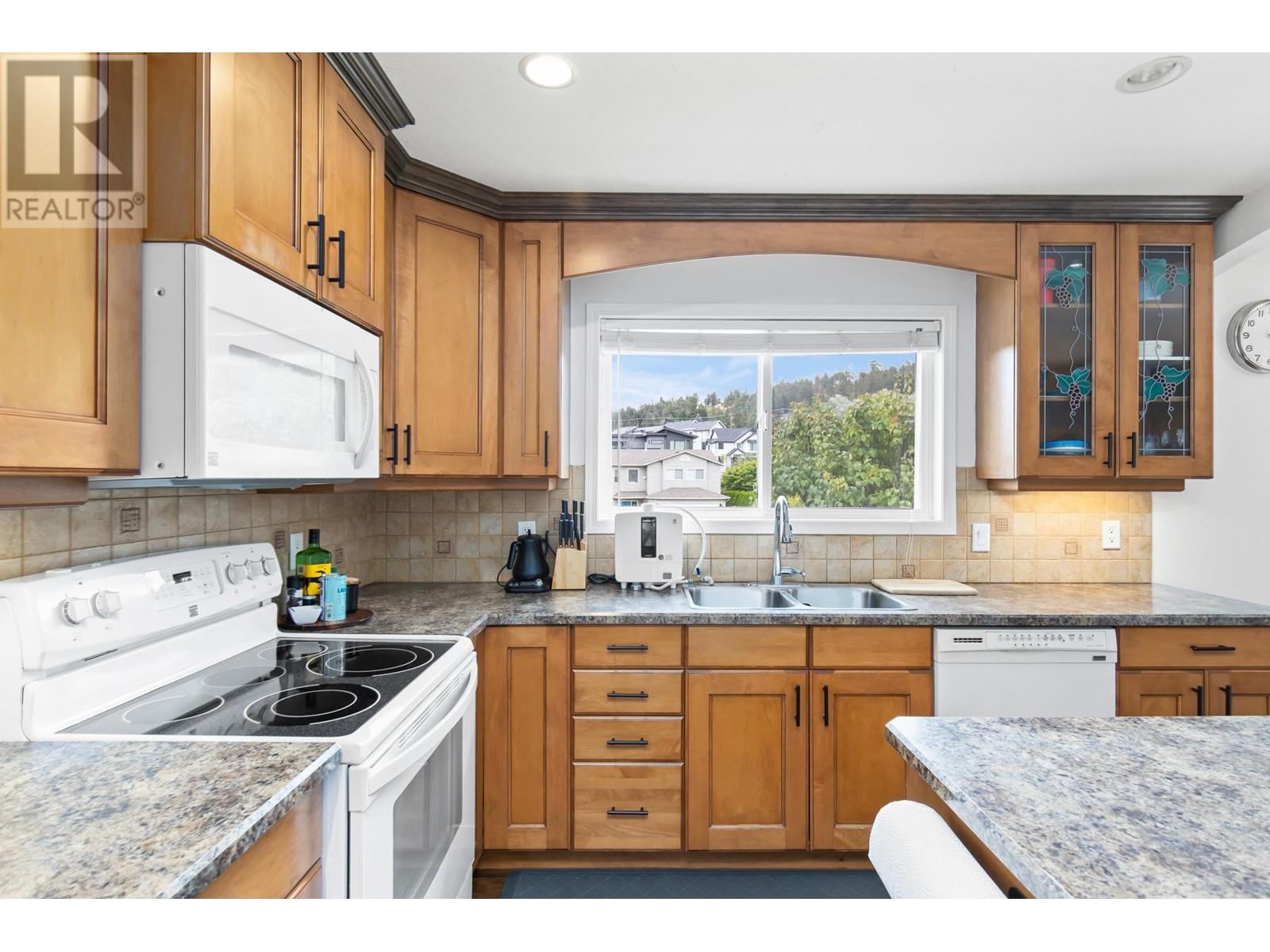 790 Torrs Court, Kelowna, British Columbia  V1W 1B5 - Photo 23 - 10348680