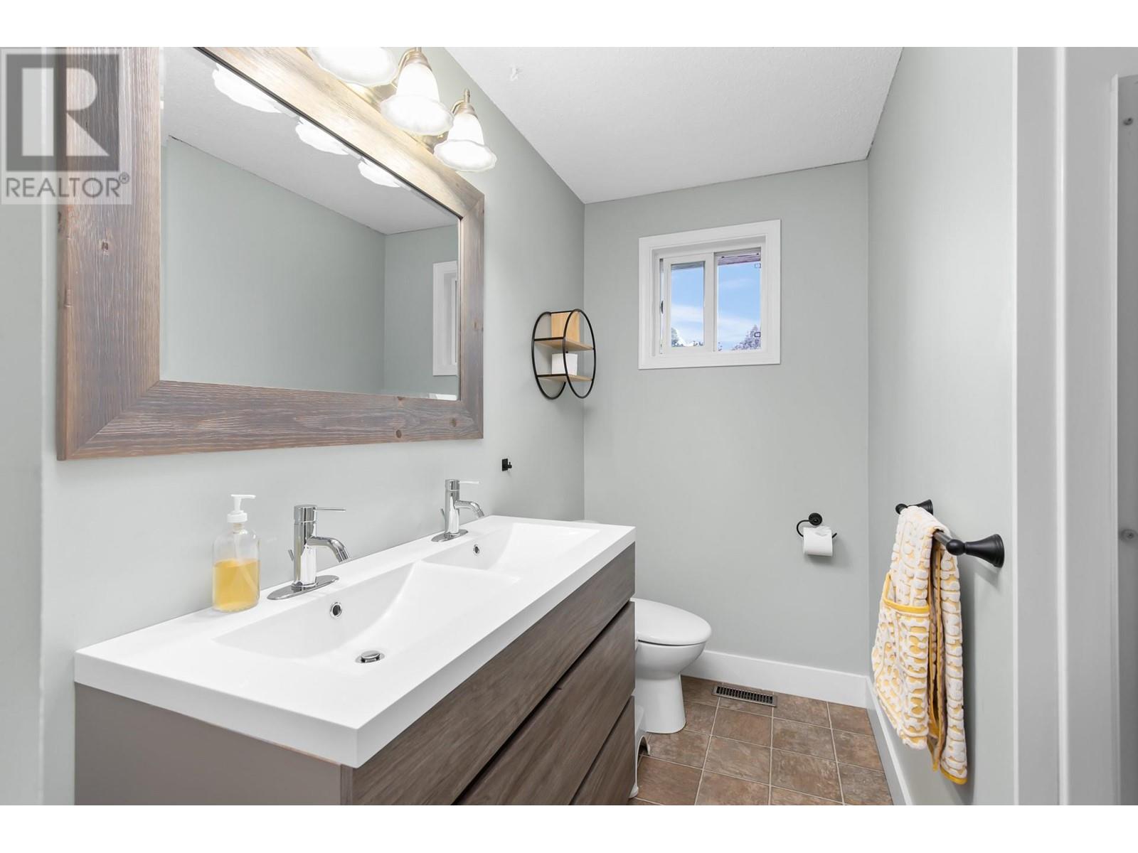 790 Torrs Court, Kelowna, British Columbia  V1W 1B5 - Photo 32 - 10348680