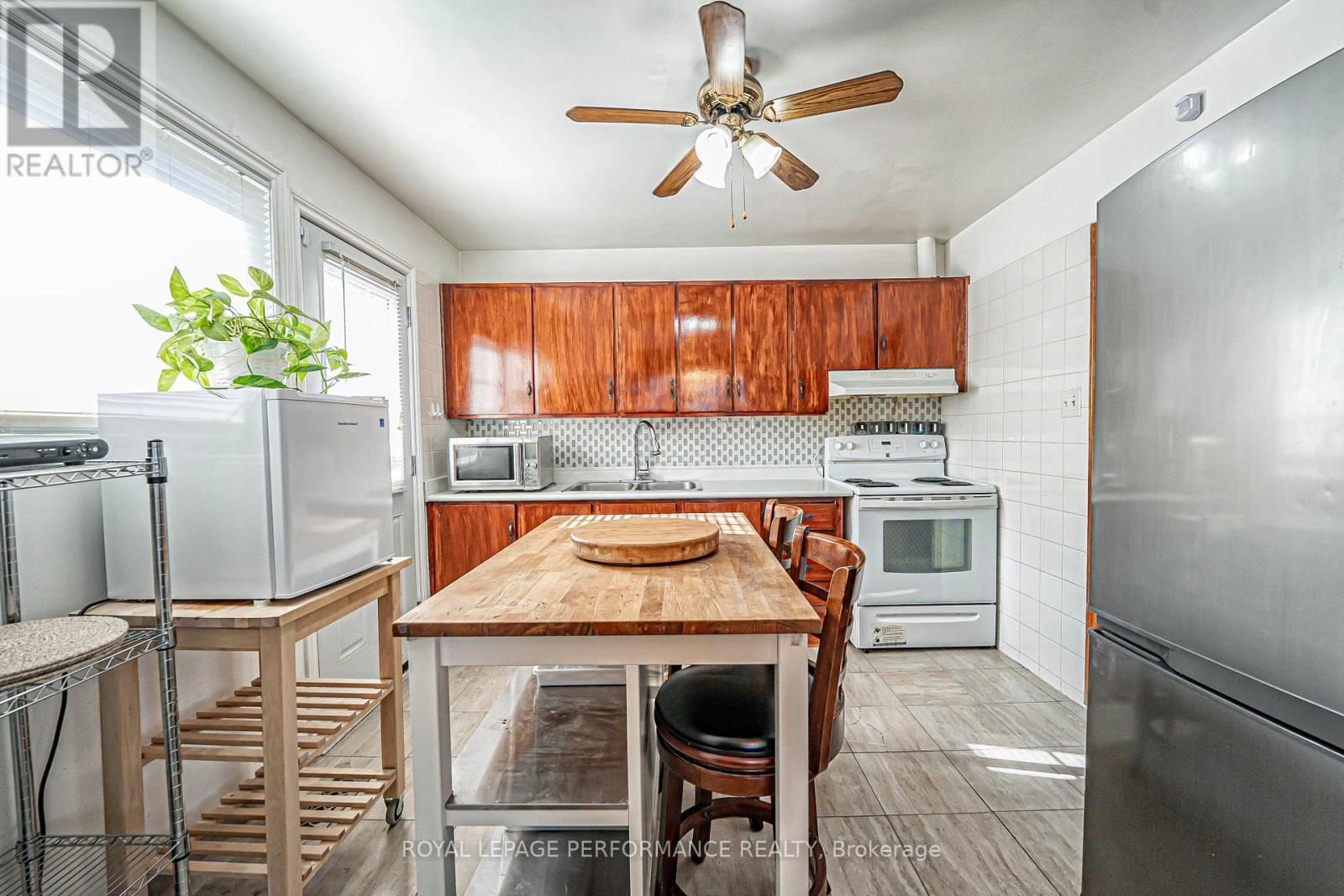 18 Courtwright Road, Toronto (Eringate-Centennial-West Deane), Ontario  M9C 4B4 - Photo 10 - W12165693