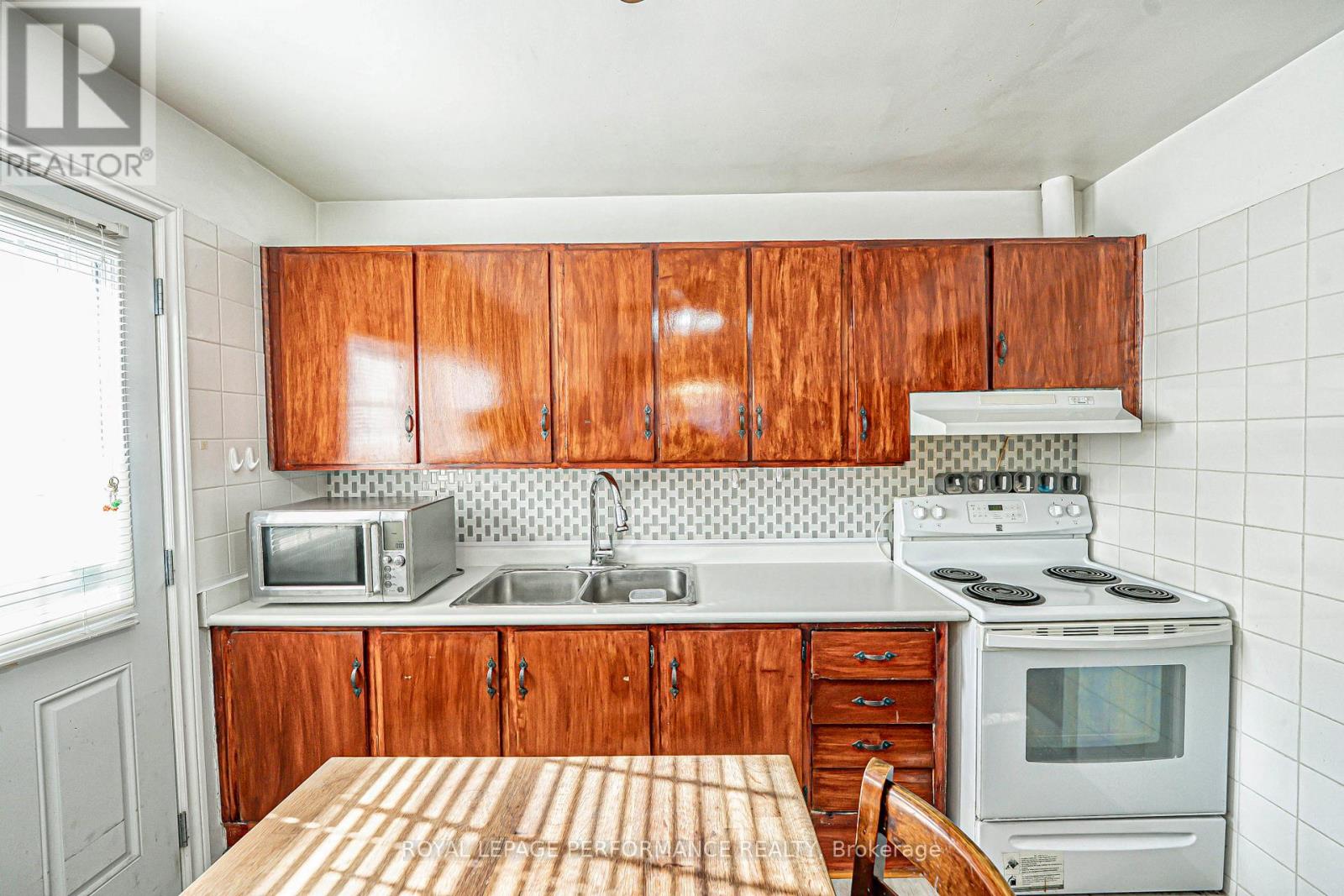 18 Courtwright Road, Toronto (Eringate-Centennial-West Deane), Ontario  M9C 4B4 - Photo 11 - W12165693