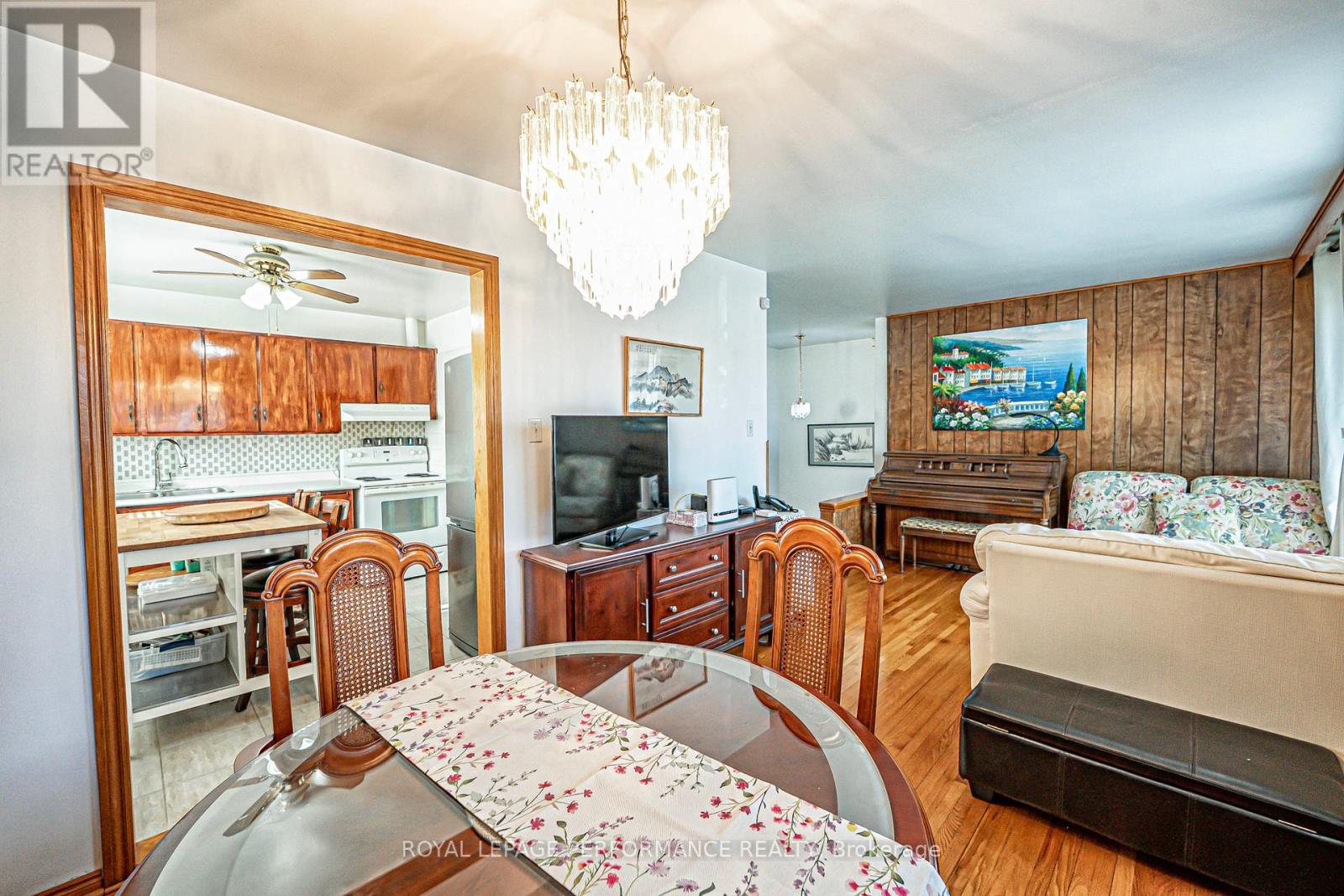 18 Courtwright Road, Toronto (Eringate-Centennial-West Deane), Ontario  M9C 4B4 - Photo 9 - W12165693