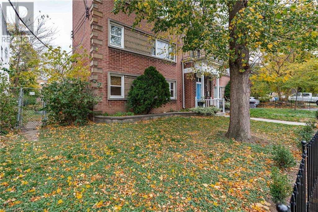 Property at 137 EMERALD Street S Unit# 3 image 4