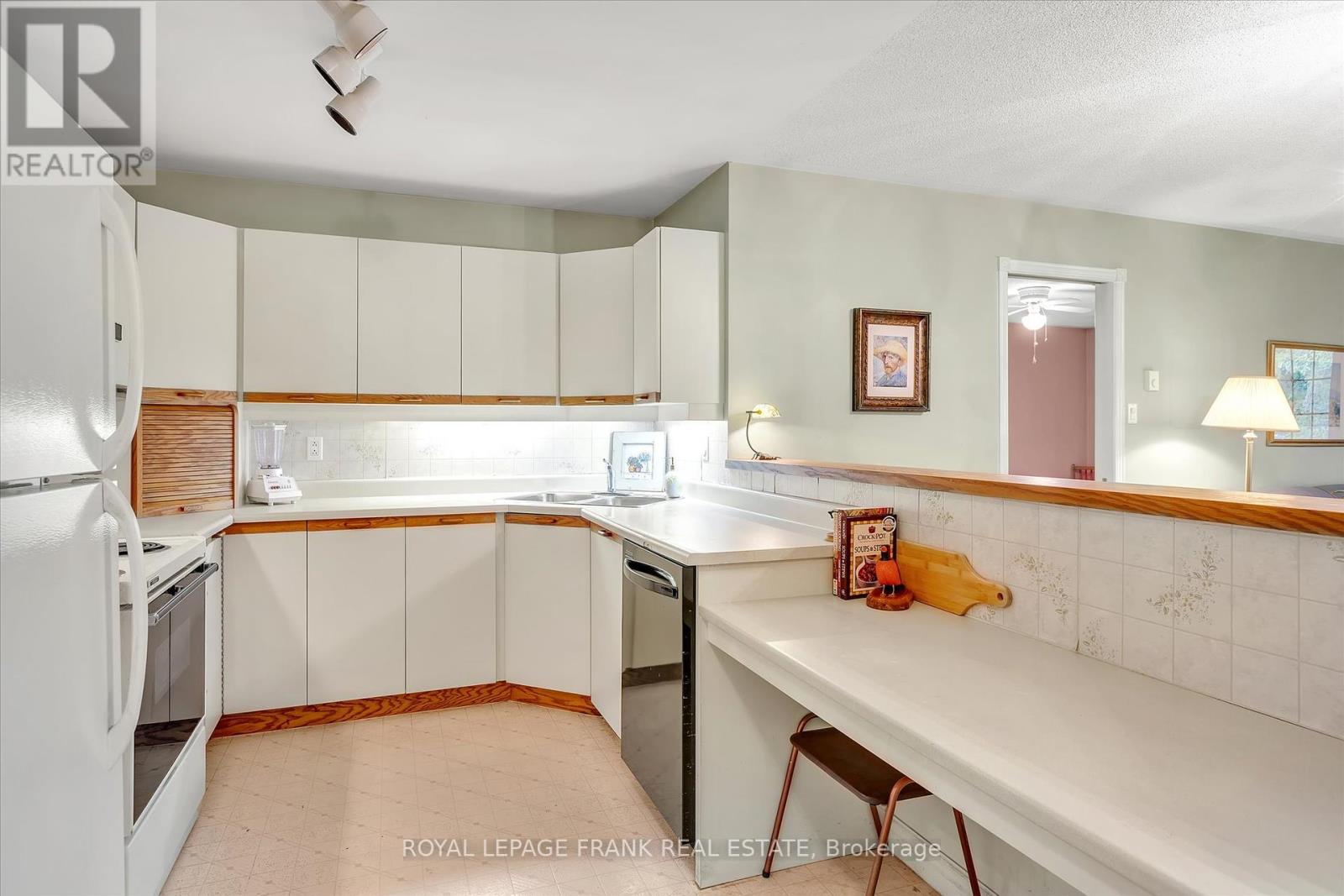 4 - 695 Whitaker Street, Peterborough East, Ontario  K9H 7K3 - Photo 5 - X12165691