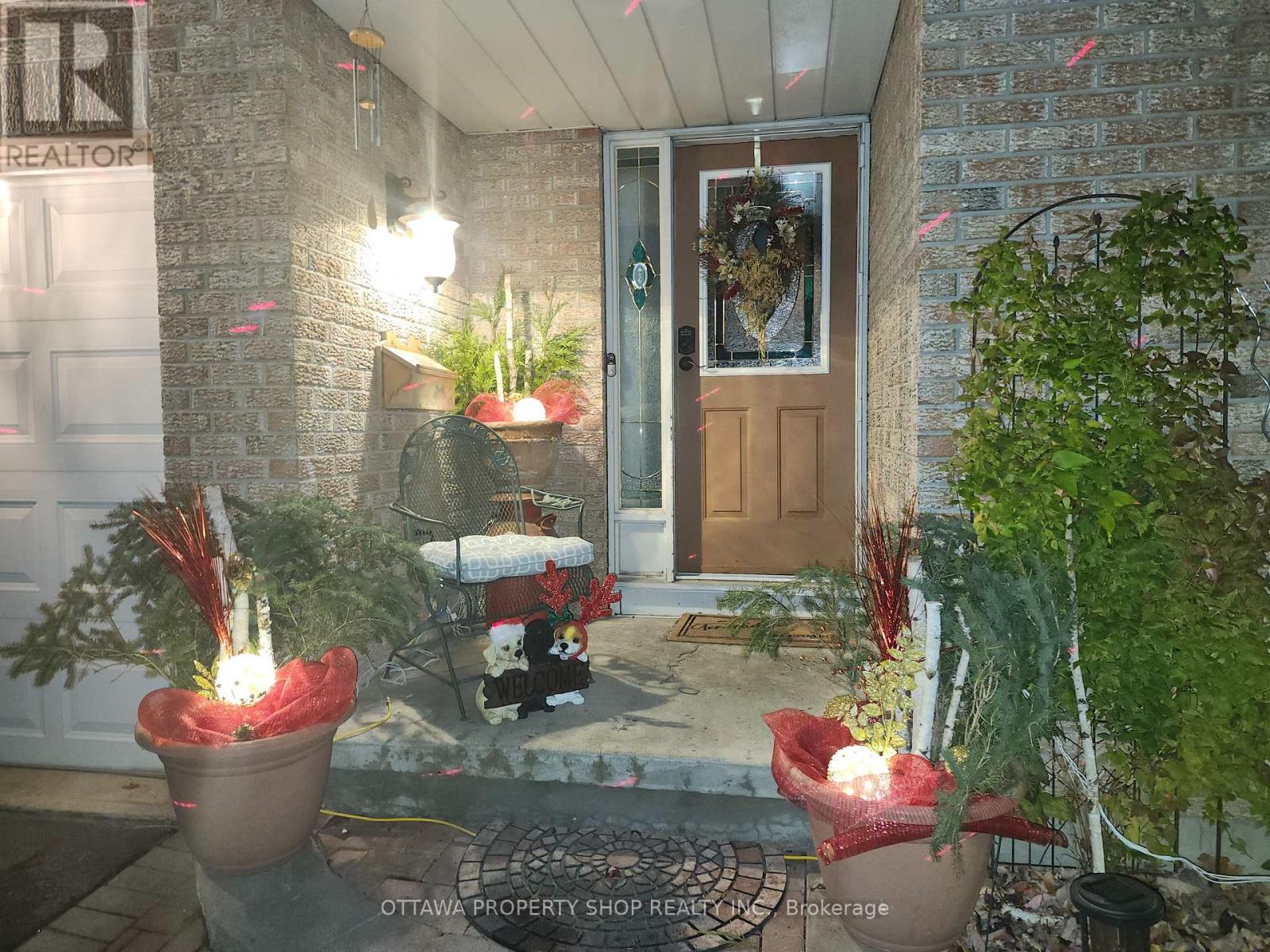 6156 Vineyard Drive, Ottawa, Ontario  K1C 2N6 - Photo 2 - X12165695